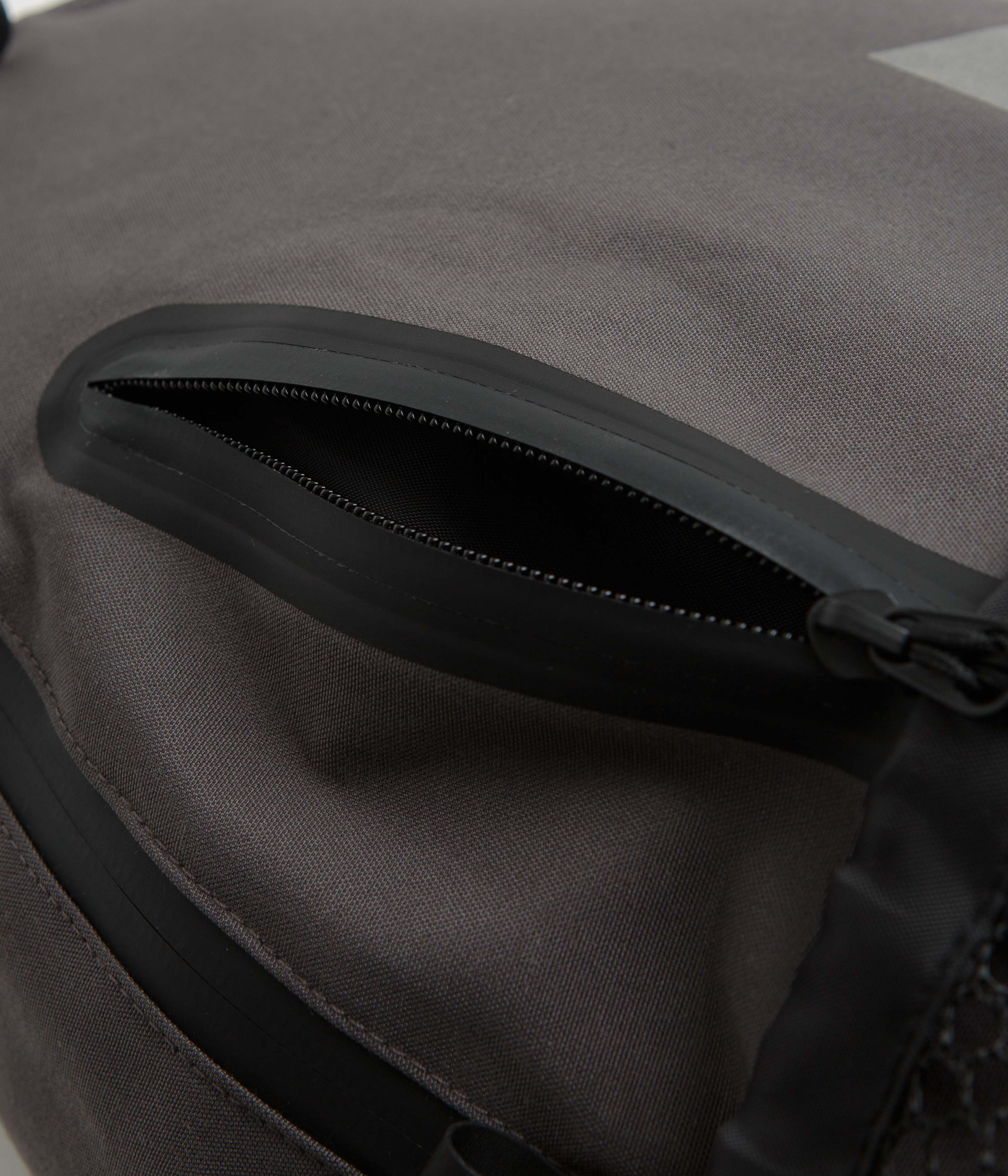and wander PE CO 20L Day Pack - Grey - Image 7