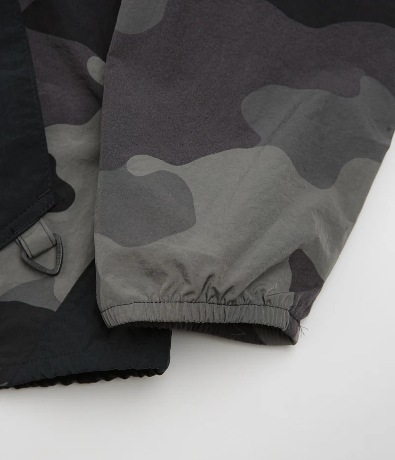 Columbia Challenger II Printed Windbreaker Jacket - Black Mod Camo / Black - Image 8