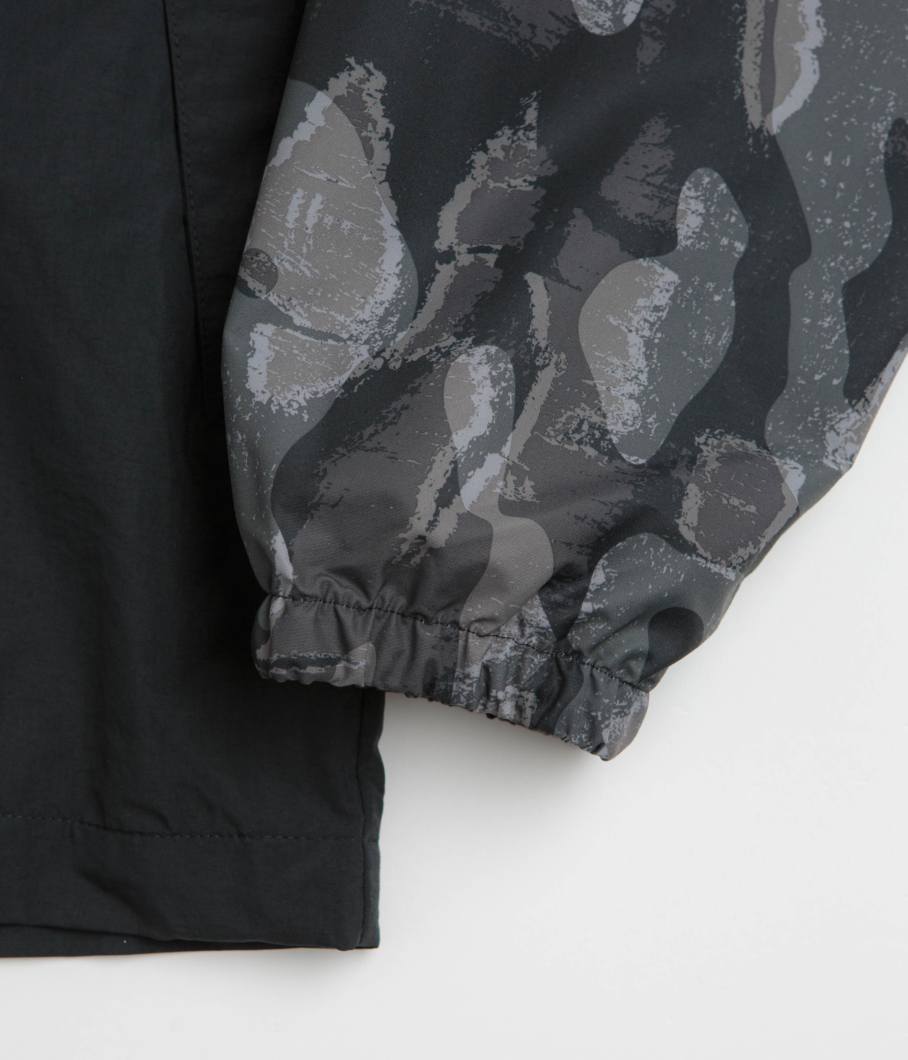 Columbia Challenger II Printed Windbreaker Jacket - Black Treebark / Black - Image 7