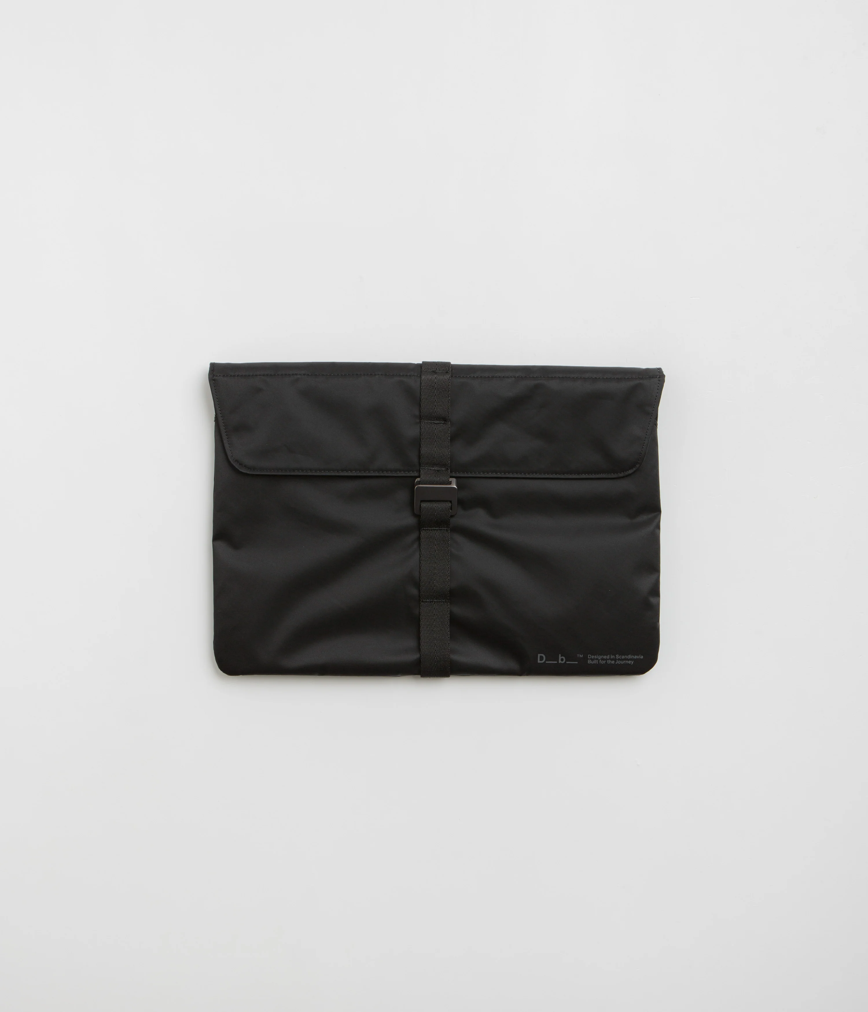 D_b_ Essential 16" Laptop Sleeve - Black Out