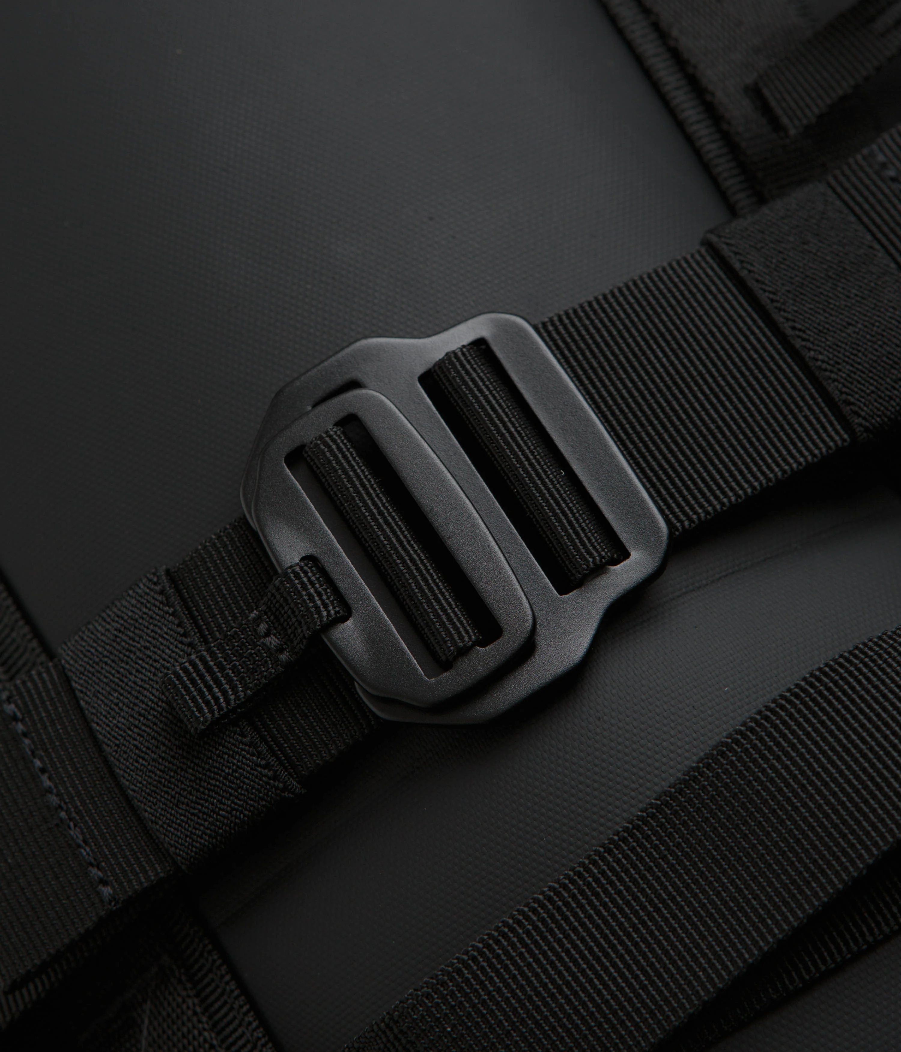 D_b_ Hugger 25L Backpack - Black Out - Image 5