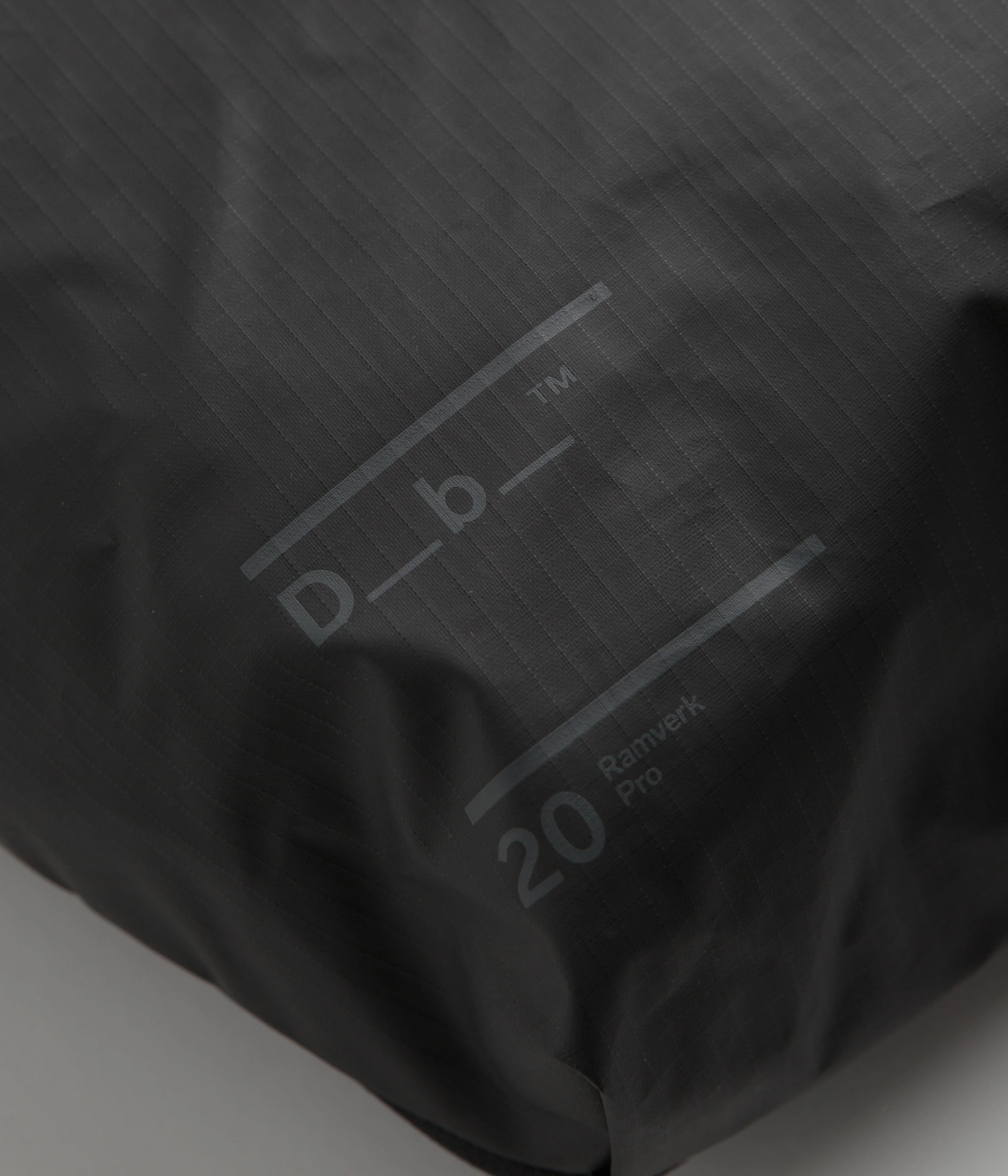D_b_ Ramverk 20L Pro Sling Bag - Black Out - Image 3