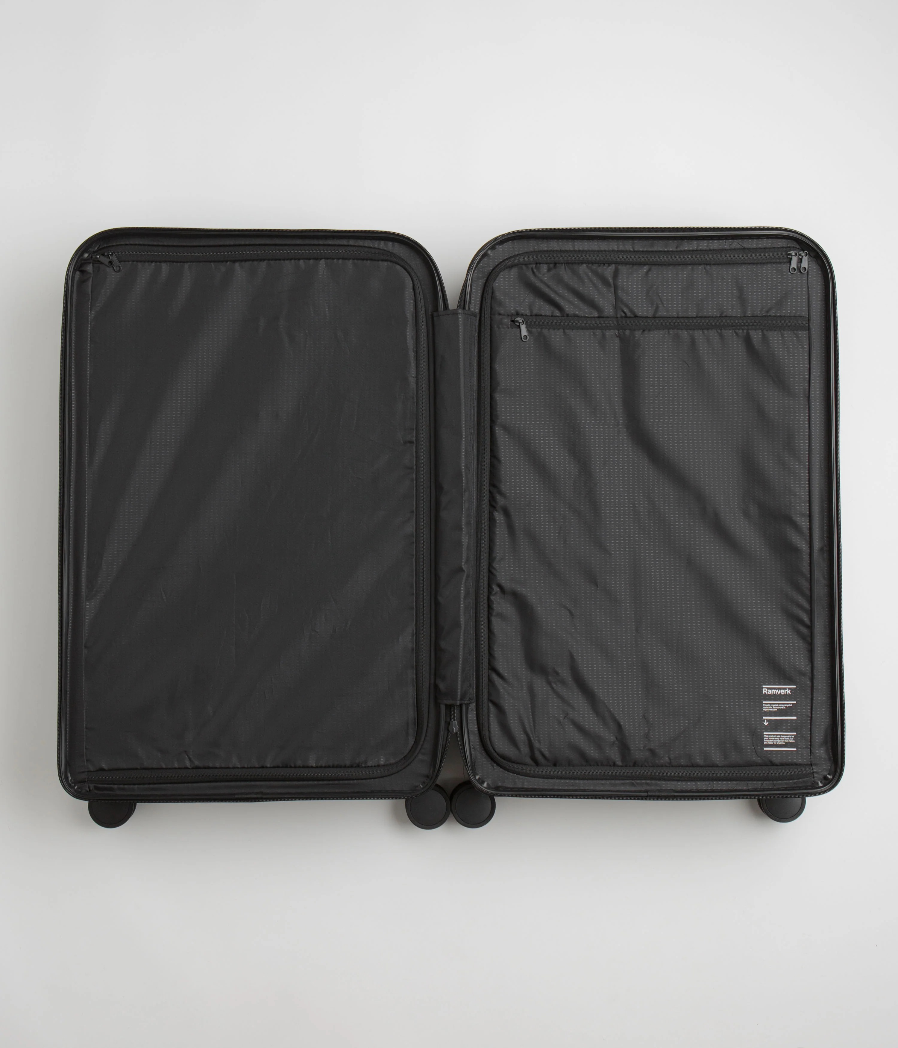 D_b_ Ramverk Large Check-In Luggage - Black Out - Image 6