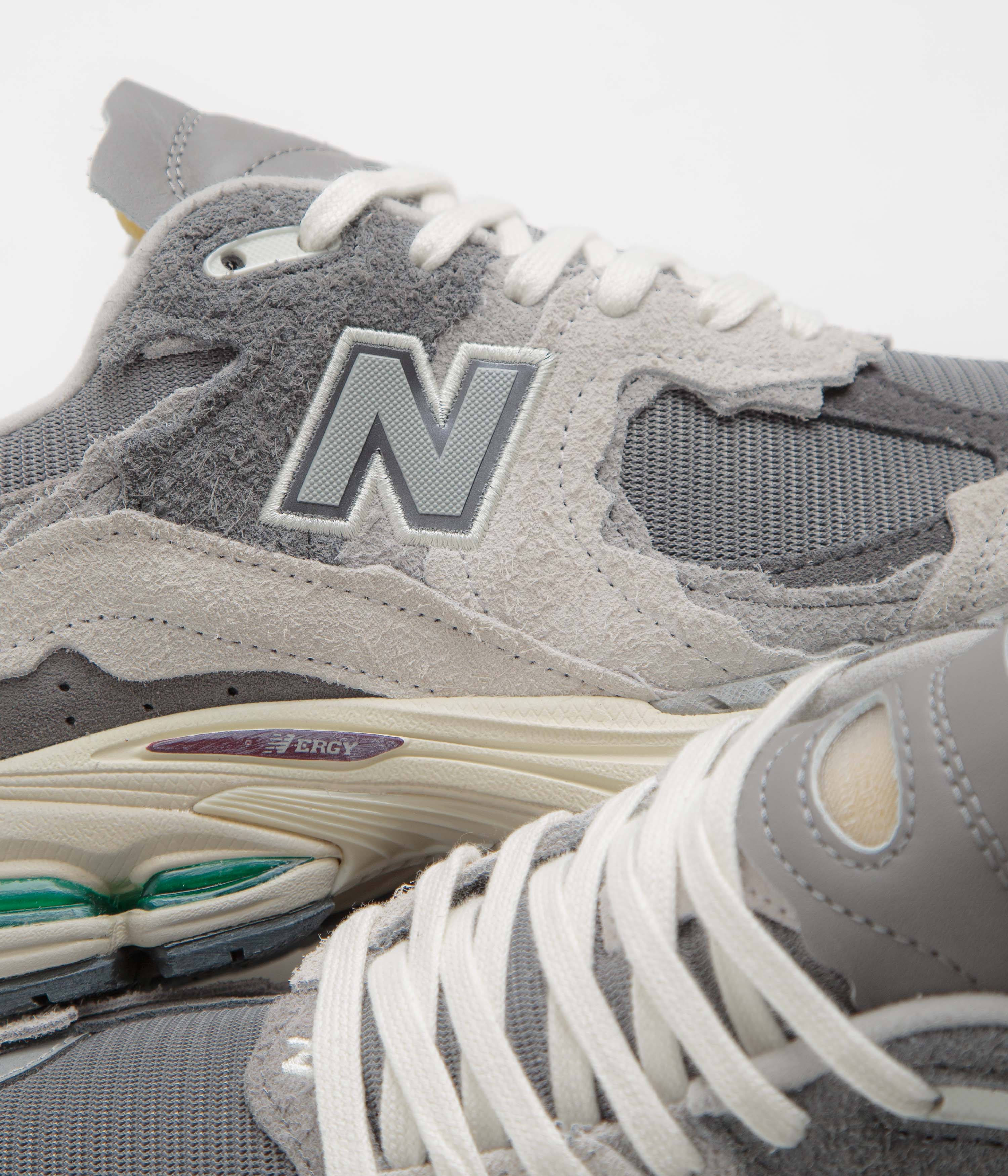 New Balance 2002R Shoes - Rain Cloud / Magnet - Image 4