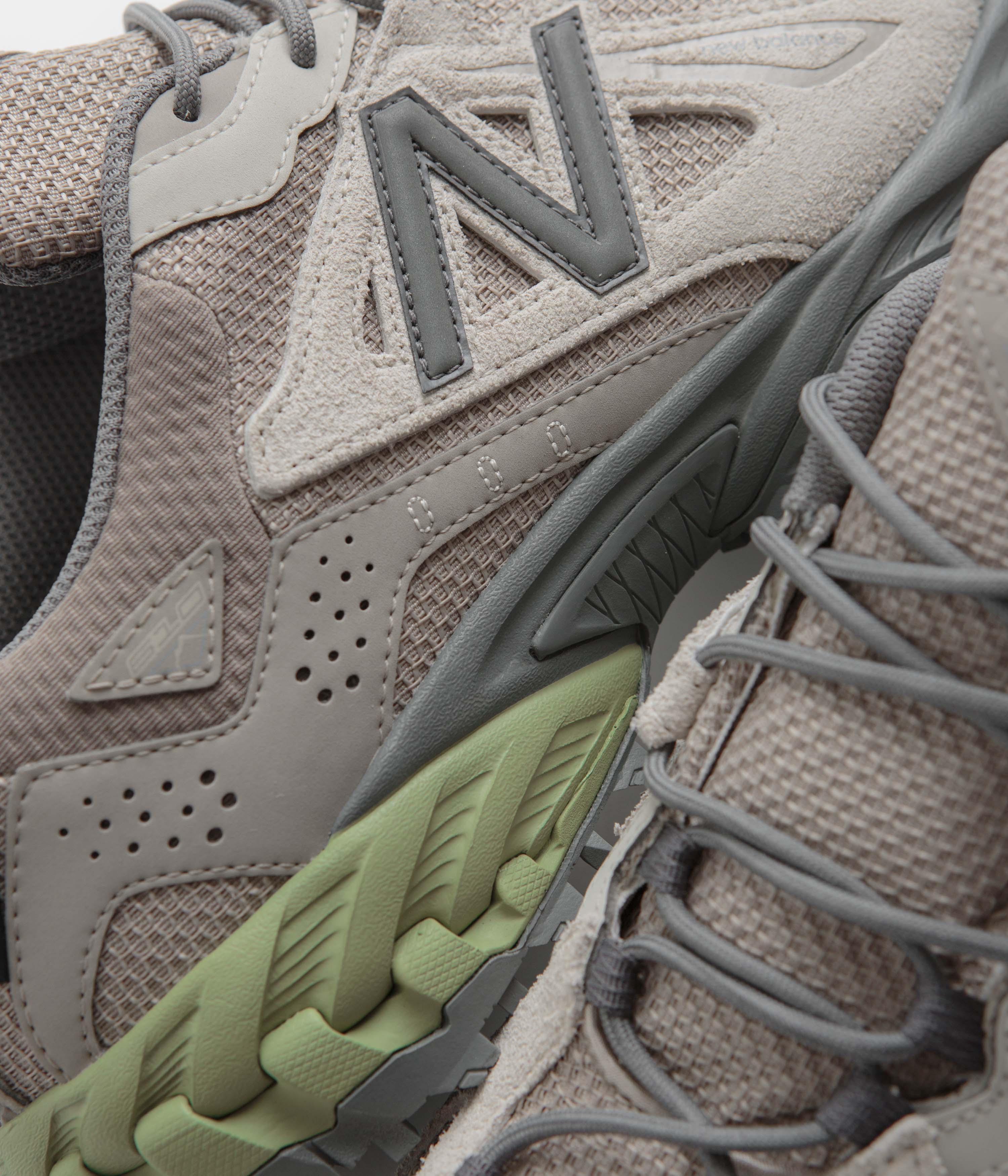 New Balance 610 Shoes - Light Mushroom / Timberwolf - Image 3