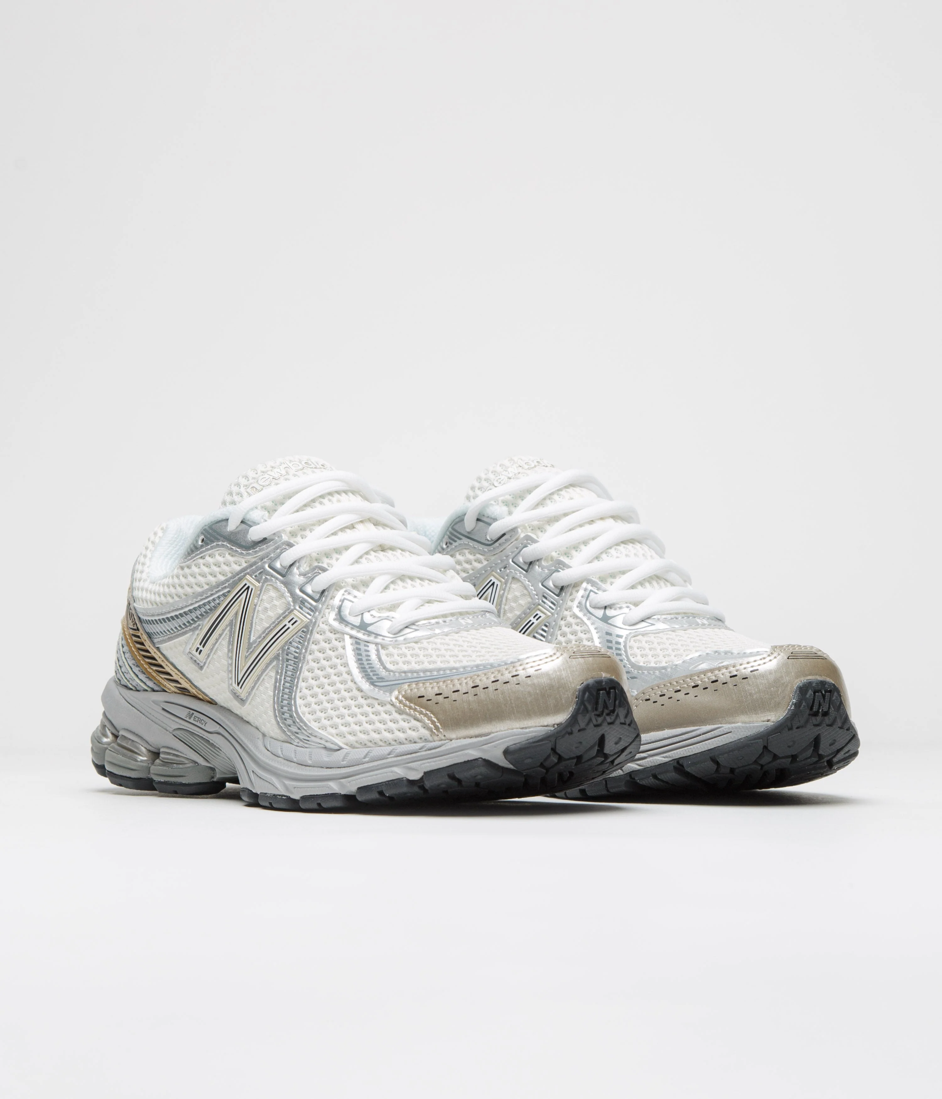 New Balance 860 Shoes - Sea Salt / Gold Metallic - Image 2