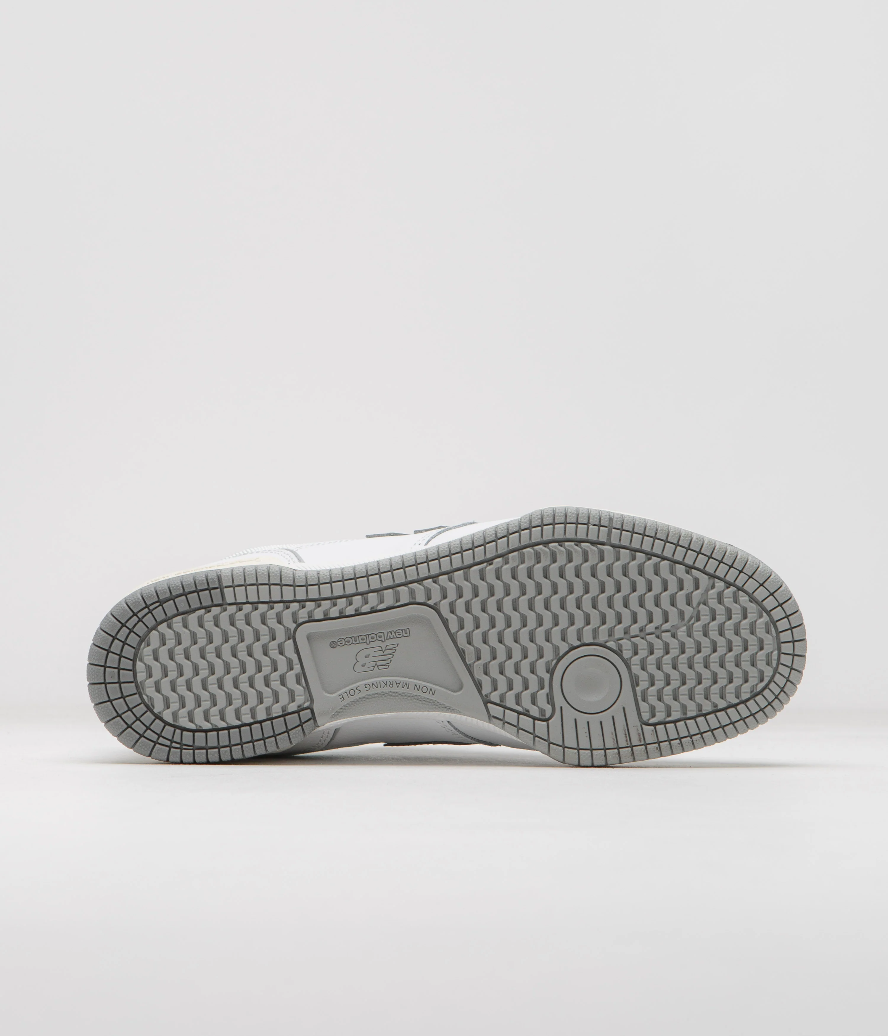 New Balance Numeric 600 Tom Knox Shoes - White / Grey - Image 6