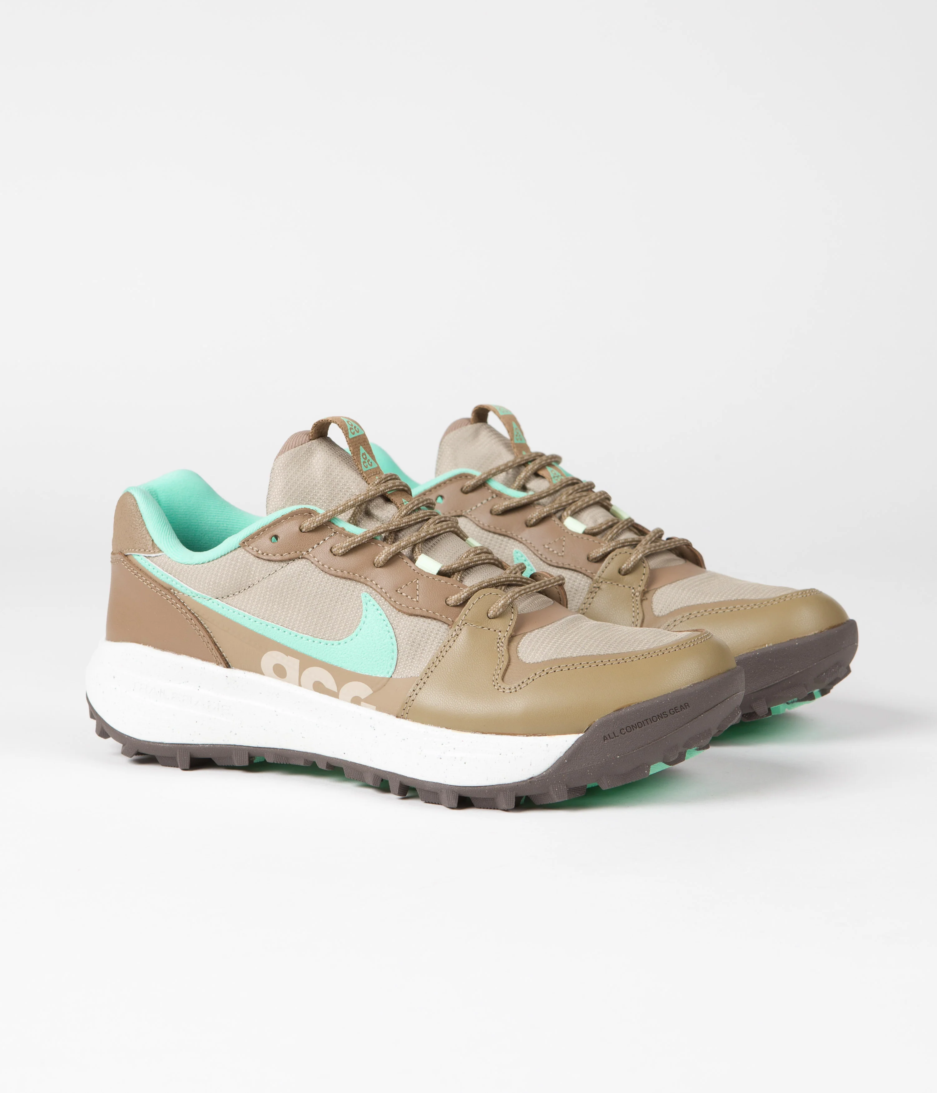 Nike ACG Lowcate Shoes - Limestone / Green Glow - Dark Driftwood - Sail - Image 2