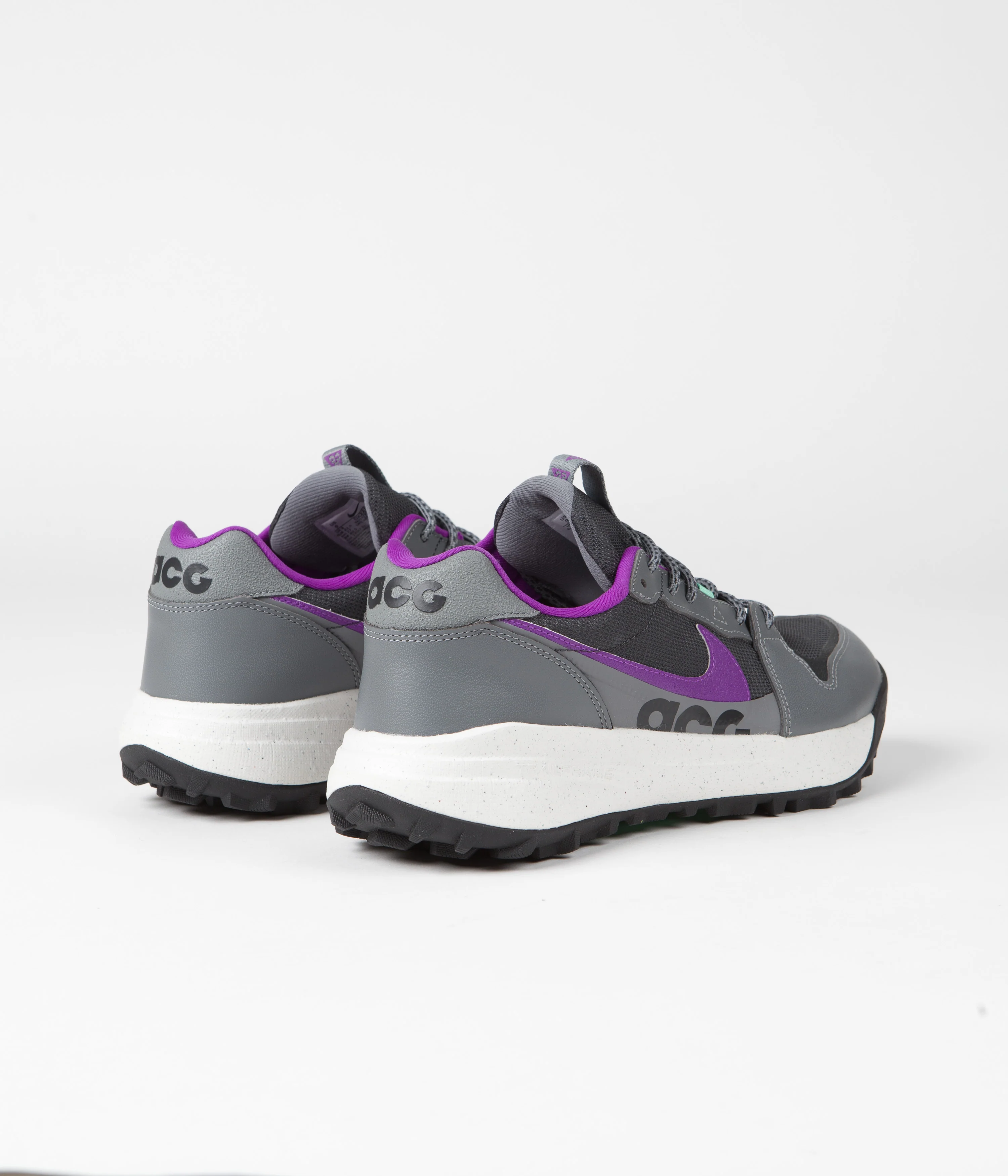 Nike ACG Lowcate Shoes - Smoke Grey / Dark Smoke Grey - Vivid Purple - Image 4