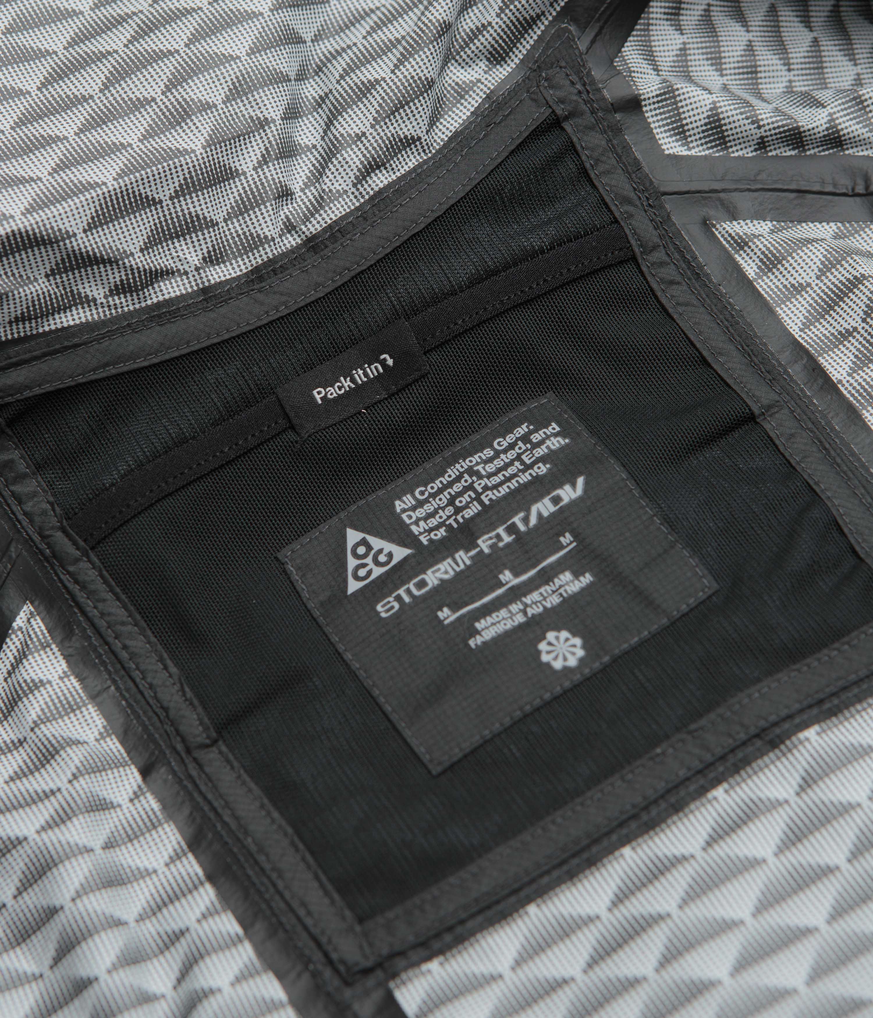 Nike ACG Trailwind Jacket - Anthracite / Summit White - Image 8
