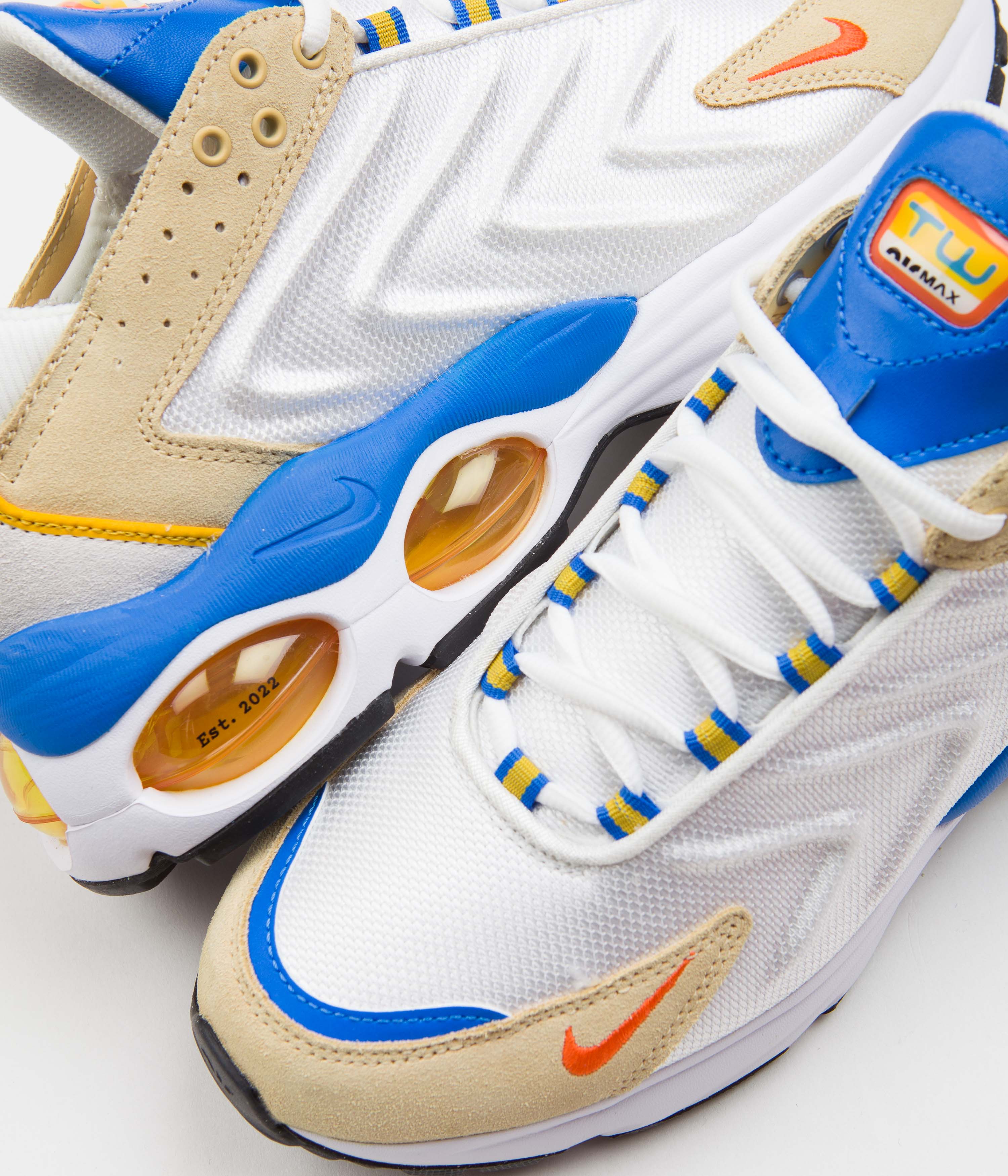Nike Air Max TW SE Shoes - Summit White / Safety Orange - Sesame - Image 3