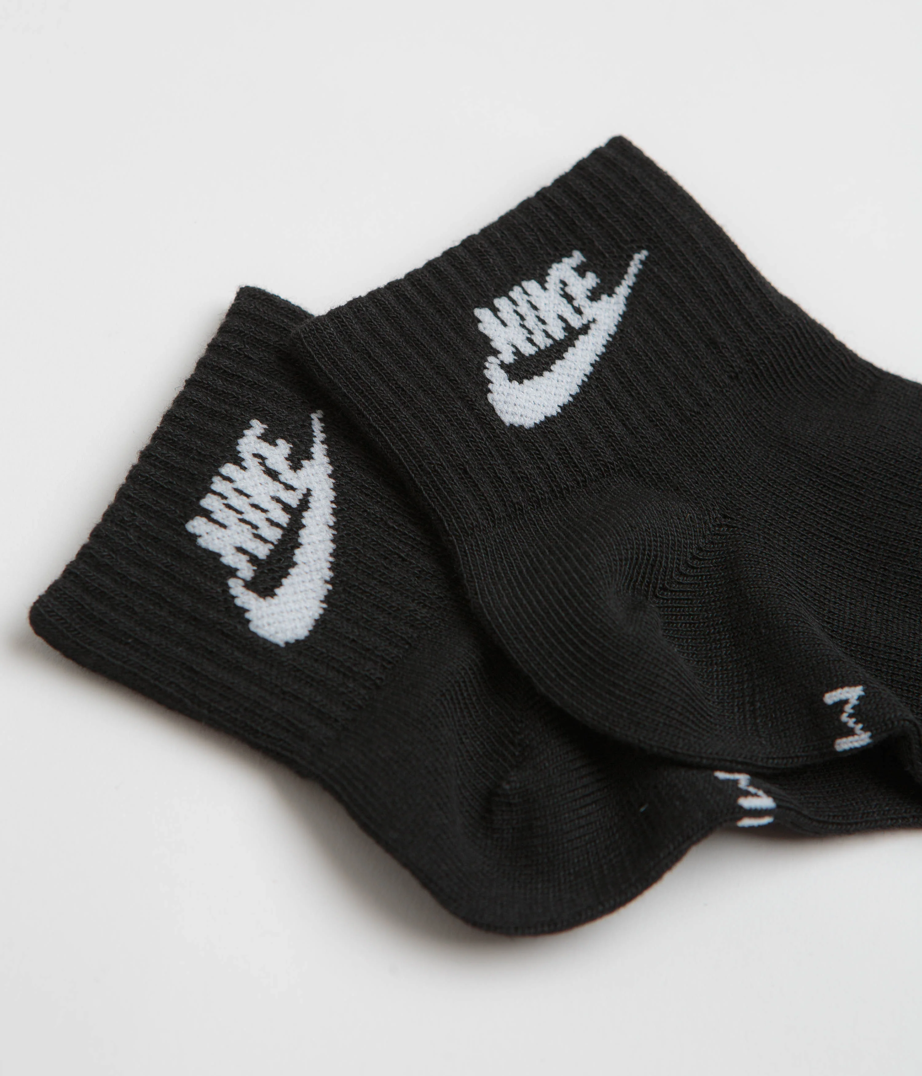 Nike Everyday Essential Ankle Socks (3 Pair) - Black / White - Image 3