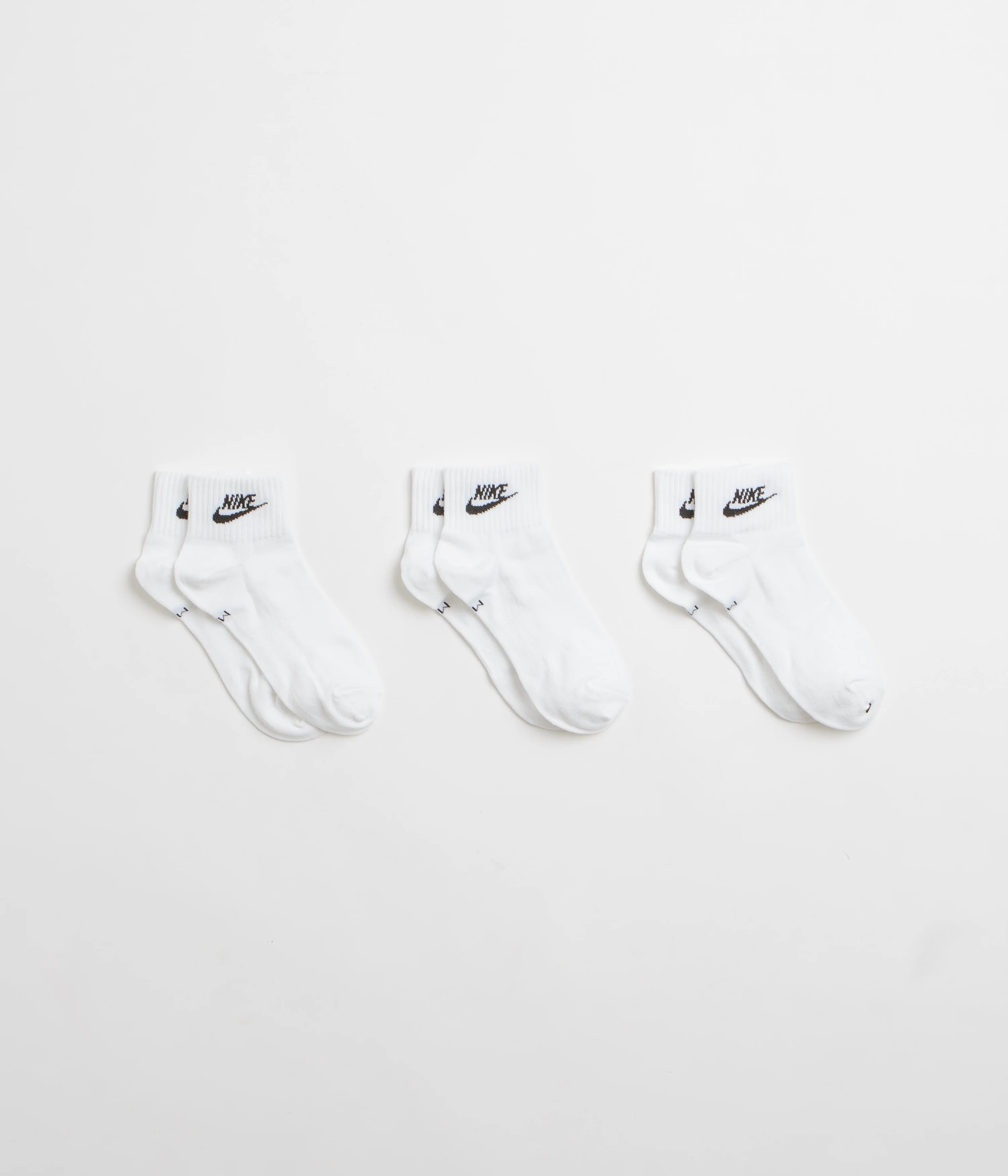 Nike Everyday Essential Ankle Socks (3 Pair) - White / Black