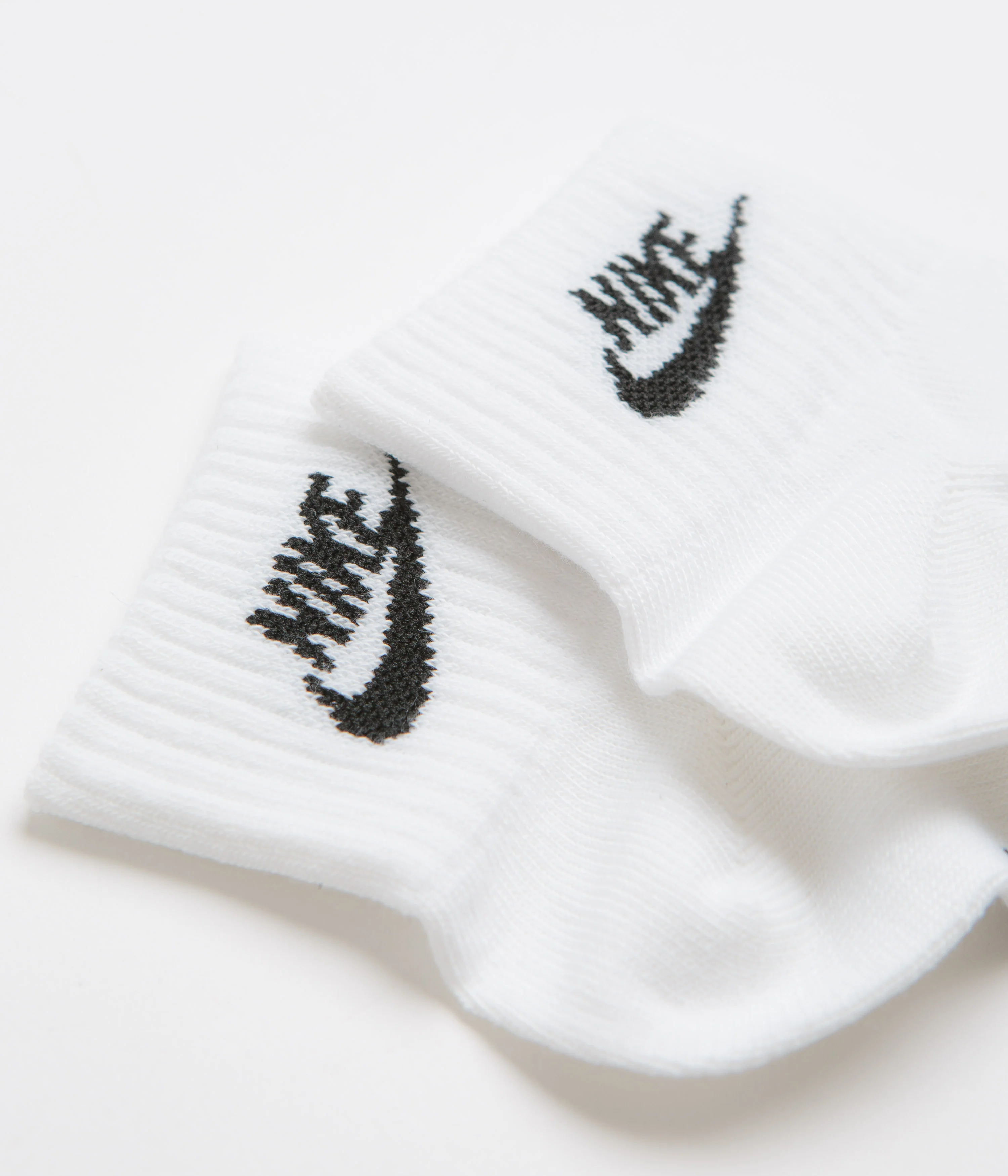 Nike Everyday Essential Ankle Socks (3 Pair) - White / Black - Image 3