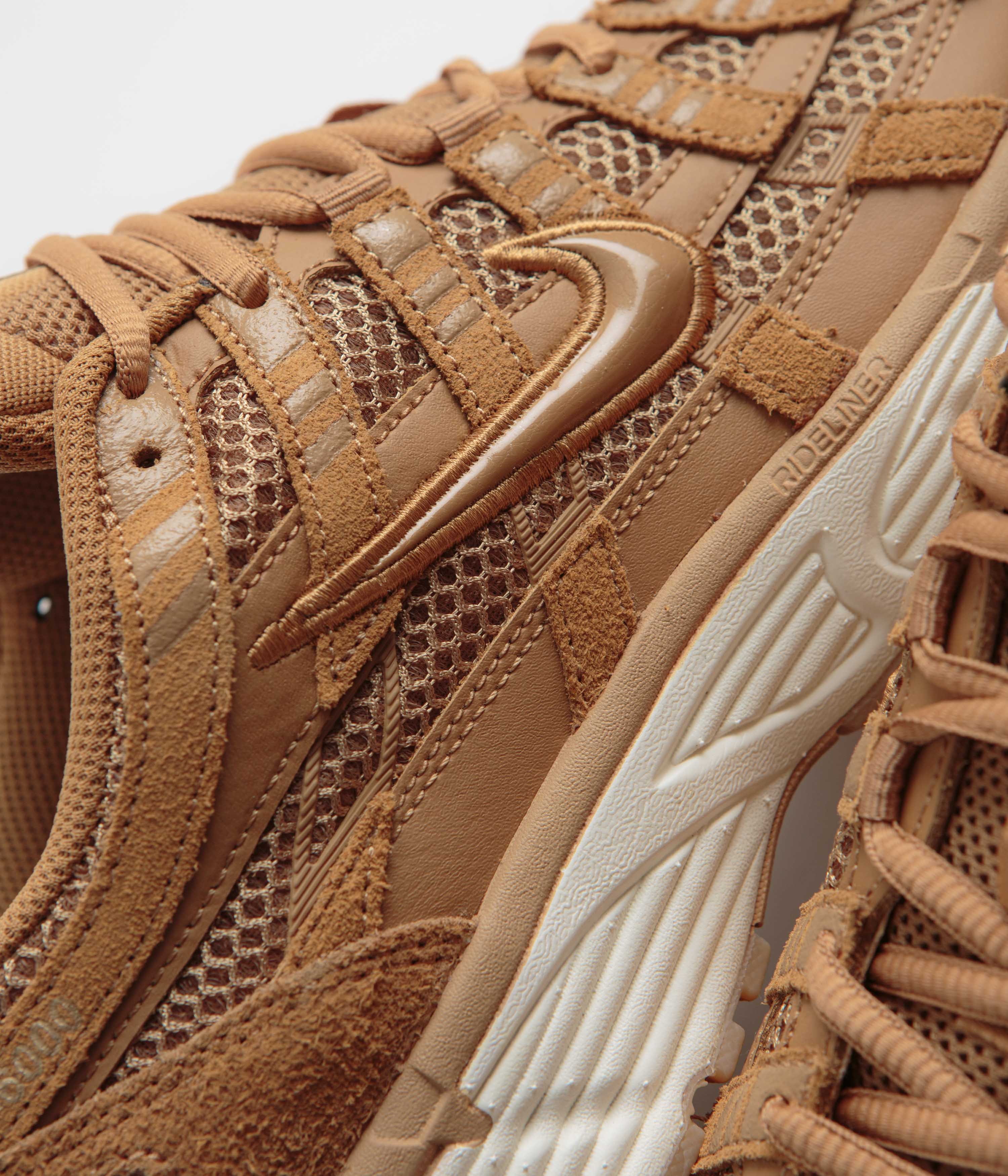 Nike P-6000 SE Shoes - Flax / Flax - Metallic Gold - Sail - Image 3
