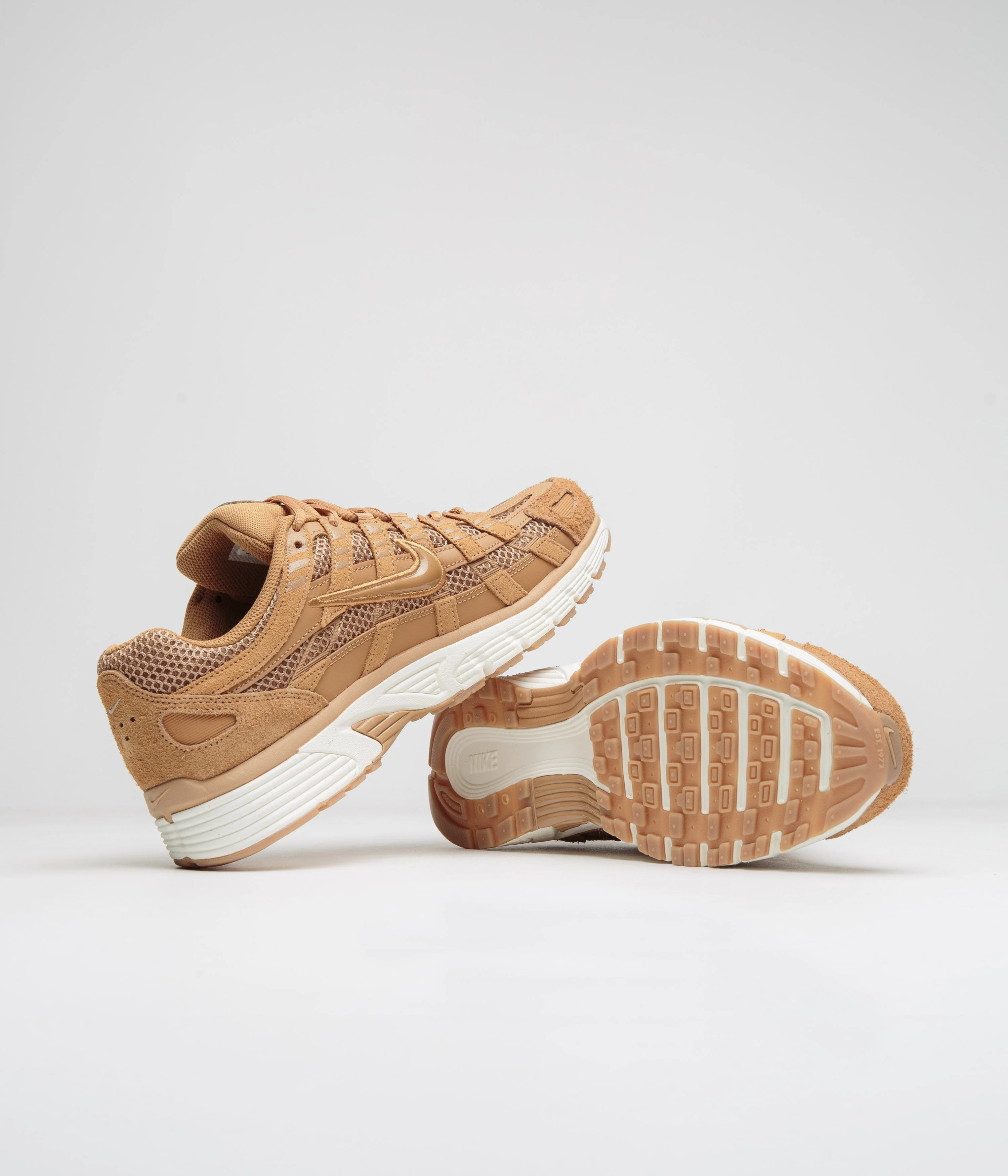 Nike P-6000 SE Shoes - Flax / Flax - Metallic Gold - Sail - Image 5
