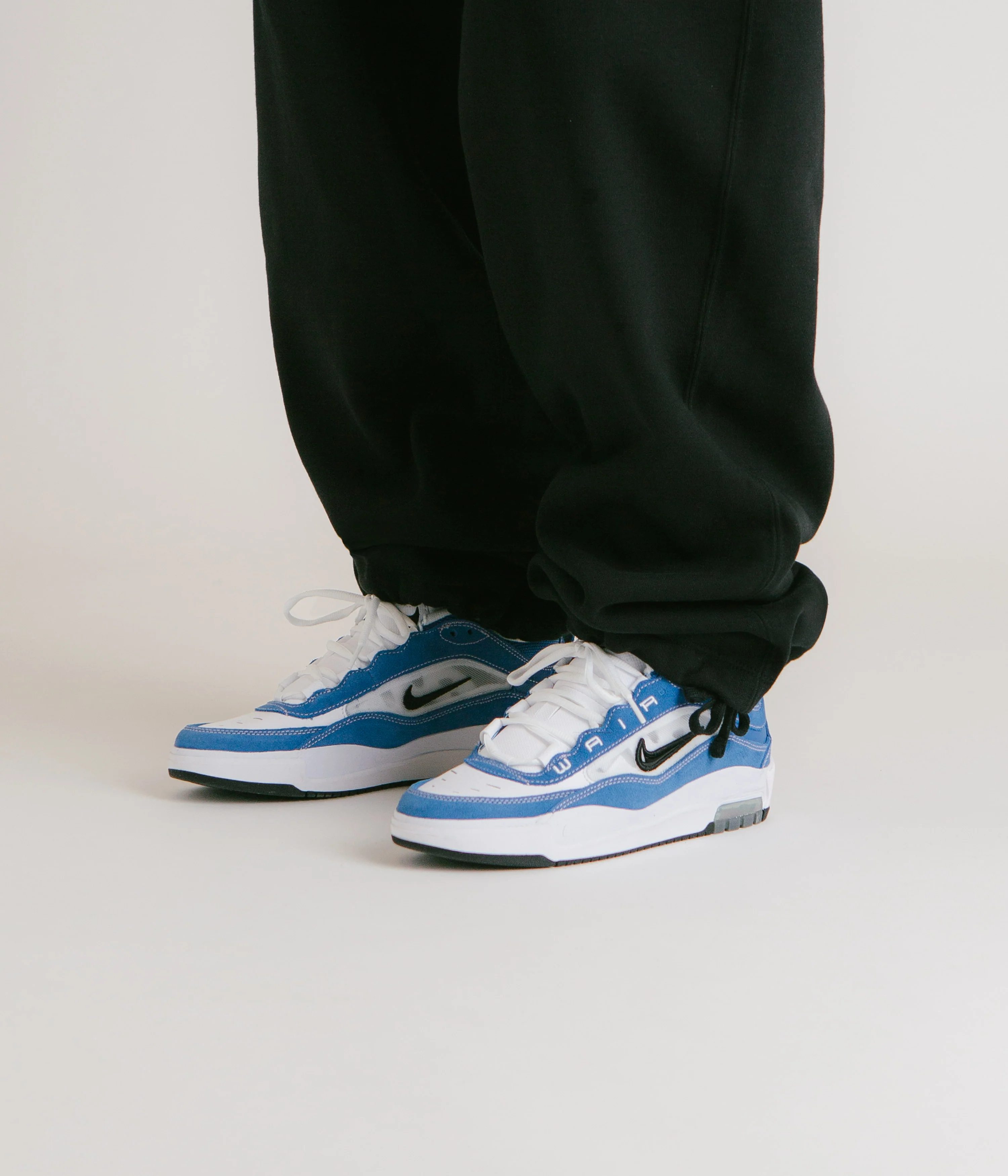 Nike SB Air Max Ishod Shoes - Star Blue / Black - White - Med Soft Pink - Image 2