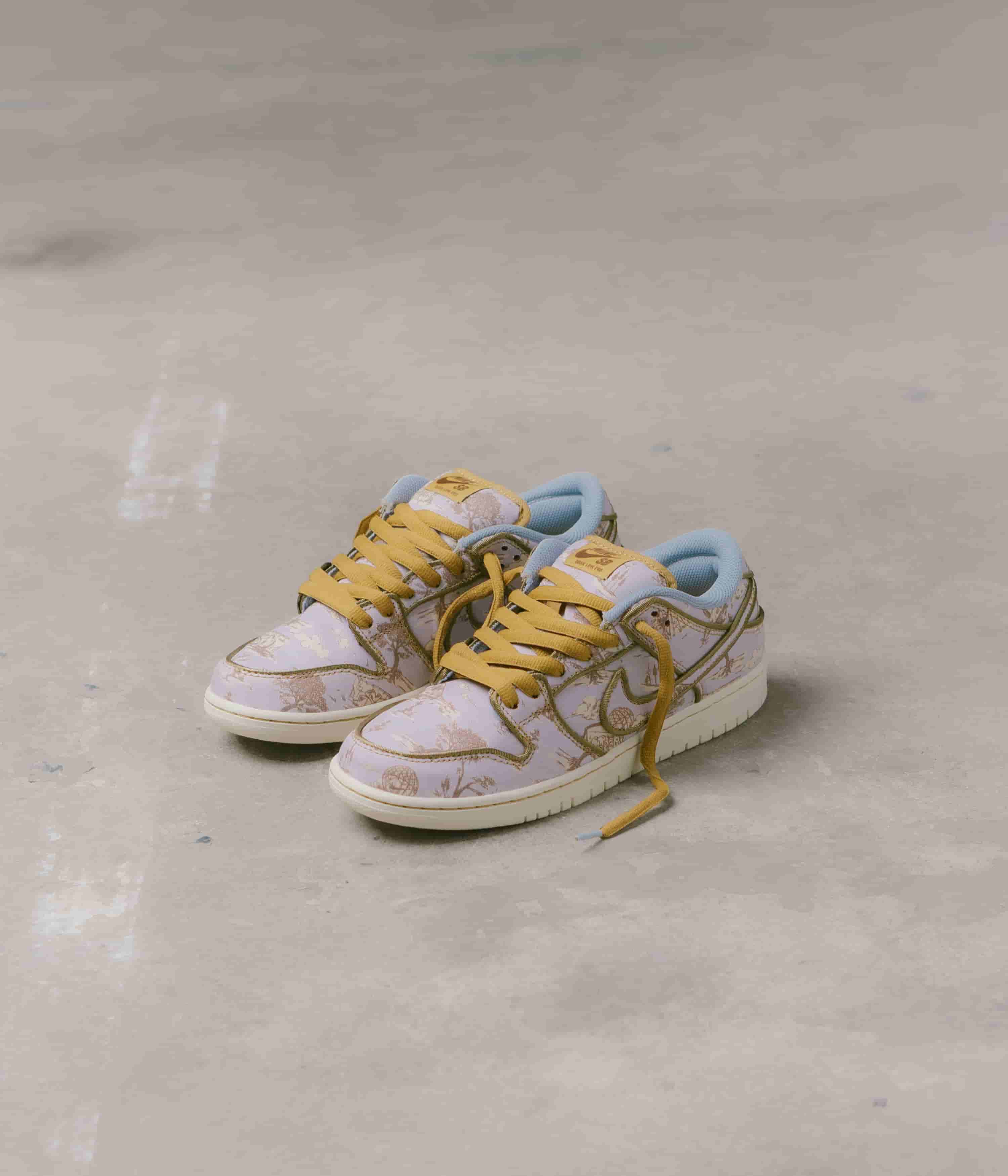Nike SB City of Style Dunk Low Pro Premium Shoes - Football Grey / Coconut Milk - Khaki - Image 2