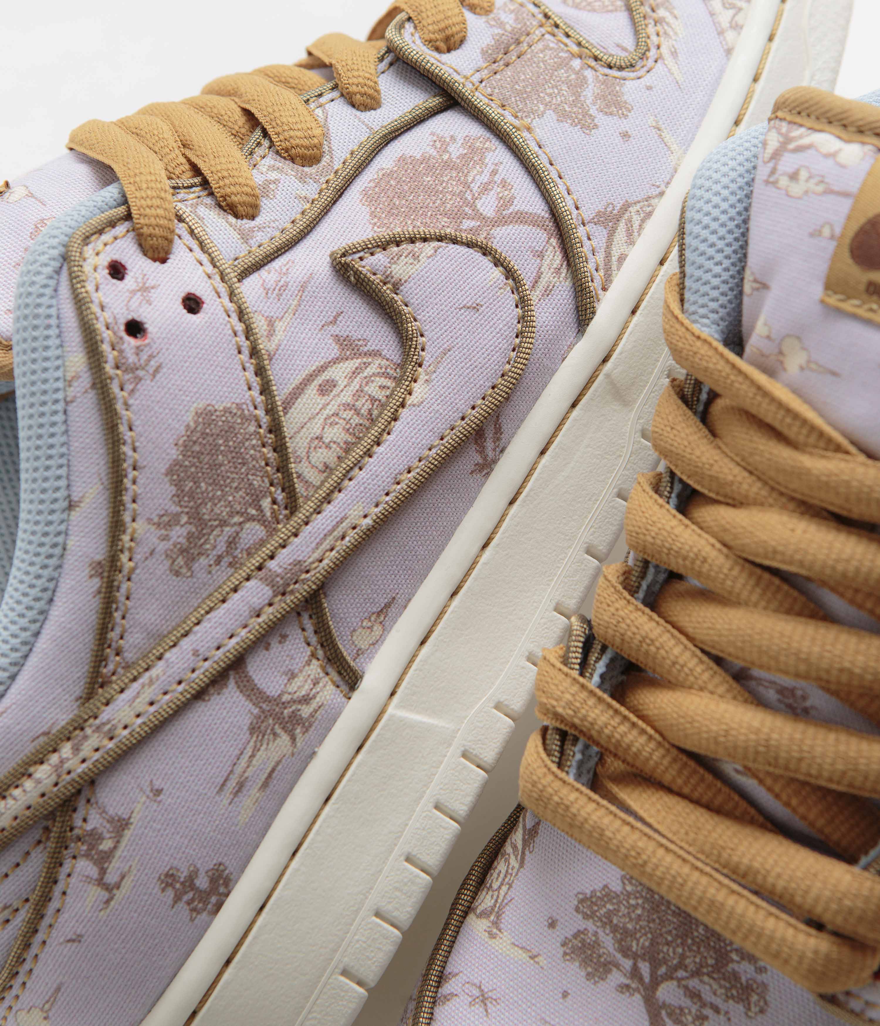 Nike SB City of Style Dunk Low Pro Premium Shoes - Football Grey / Coconut Milk - Khaki - Image 4