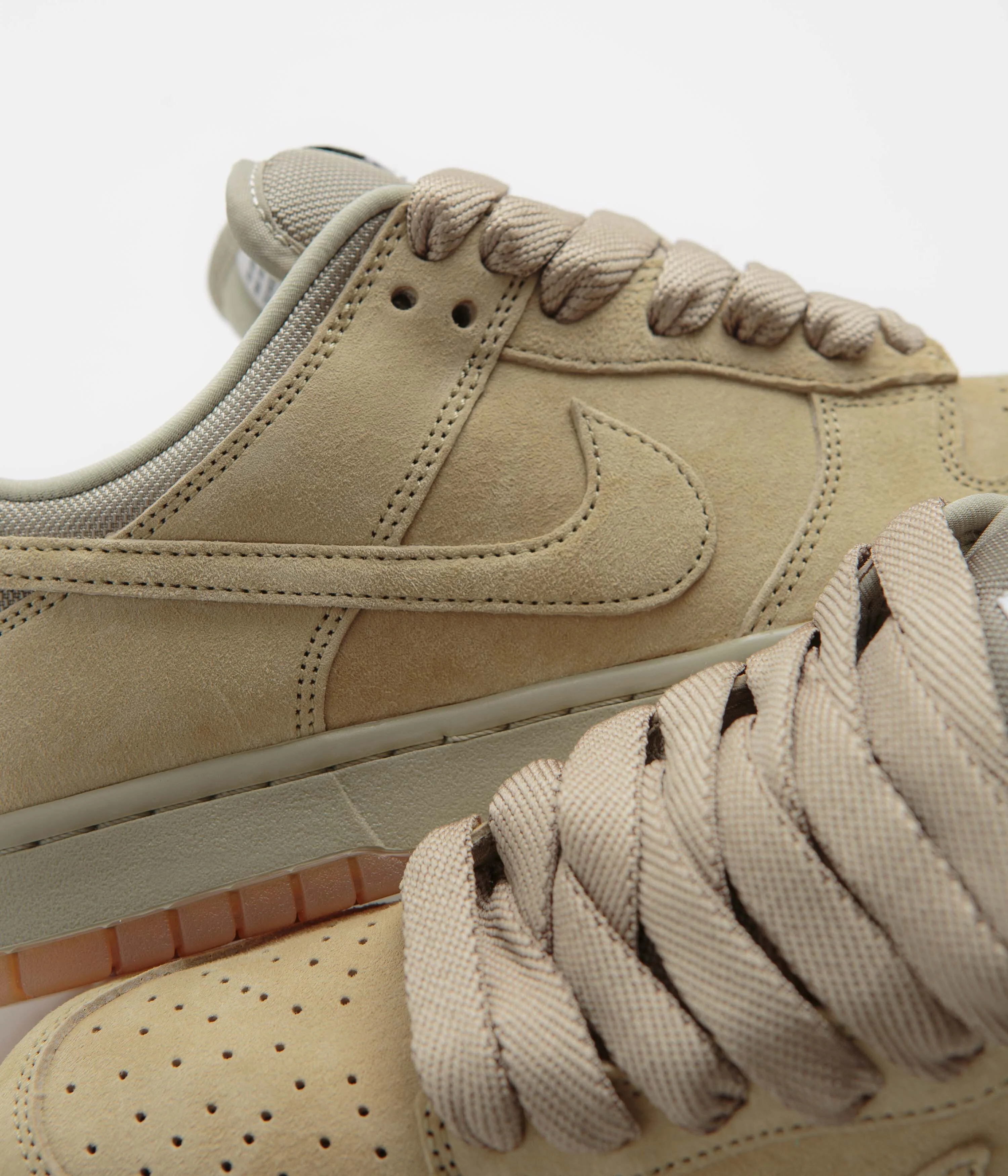 Nike SB Dunk Low Pro B Shoes - Parachute Beige / Parachute Beige - Image 8