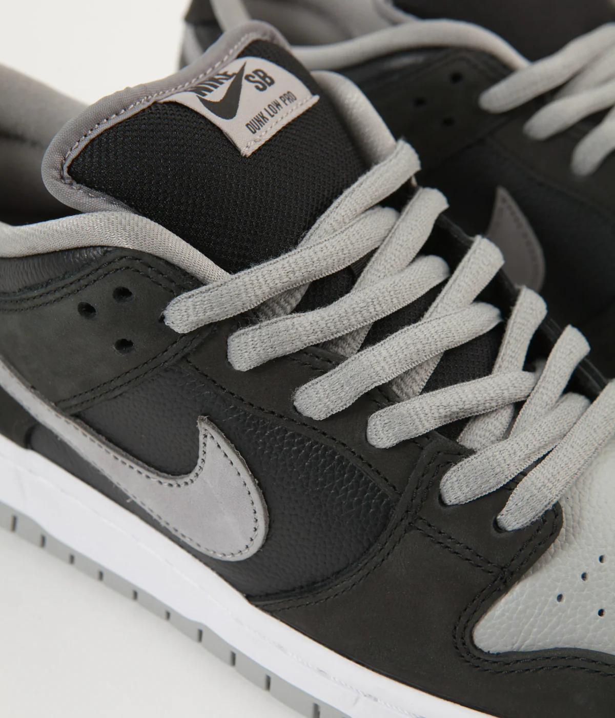 Nike SB Dunk Low Pro Shoes - Black / Medium Grey - Black - White - Image 3