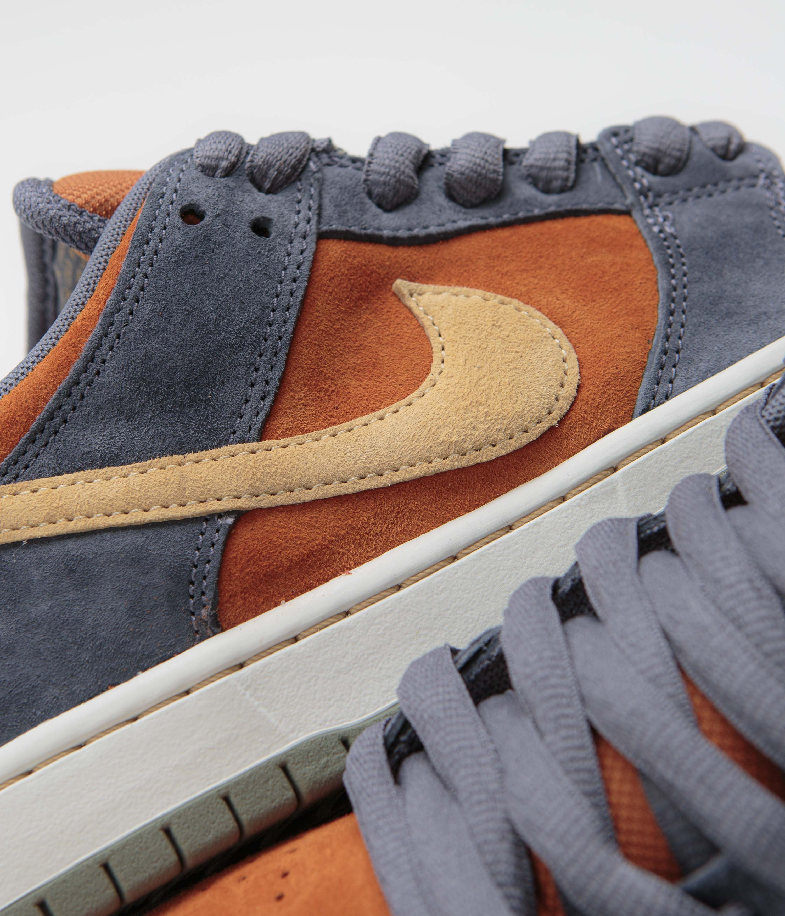 Nike SB Dunk Low Pro Shoes - Light Carbon / Sesame - Monarch - Image 3