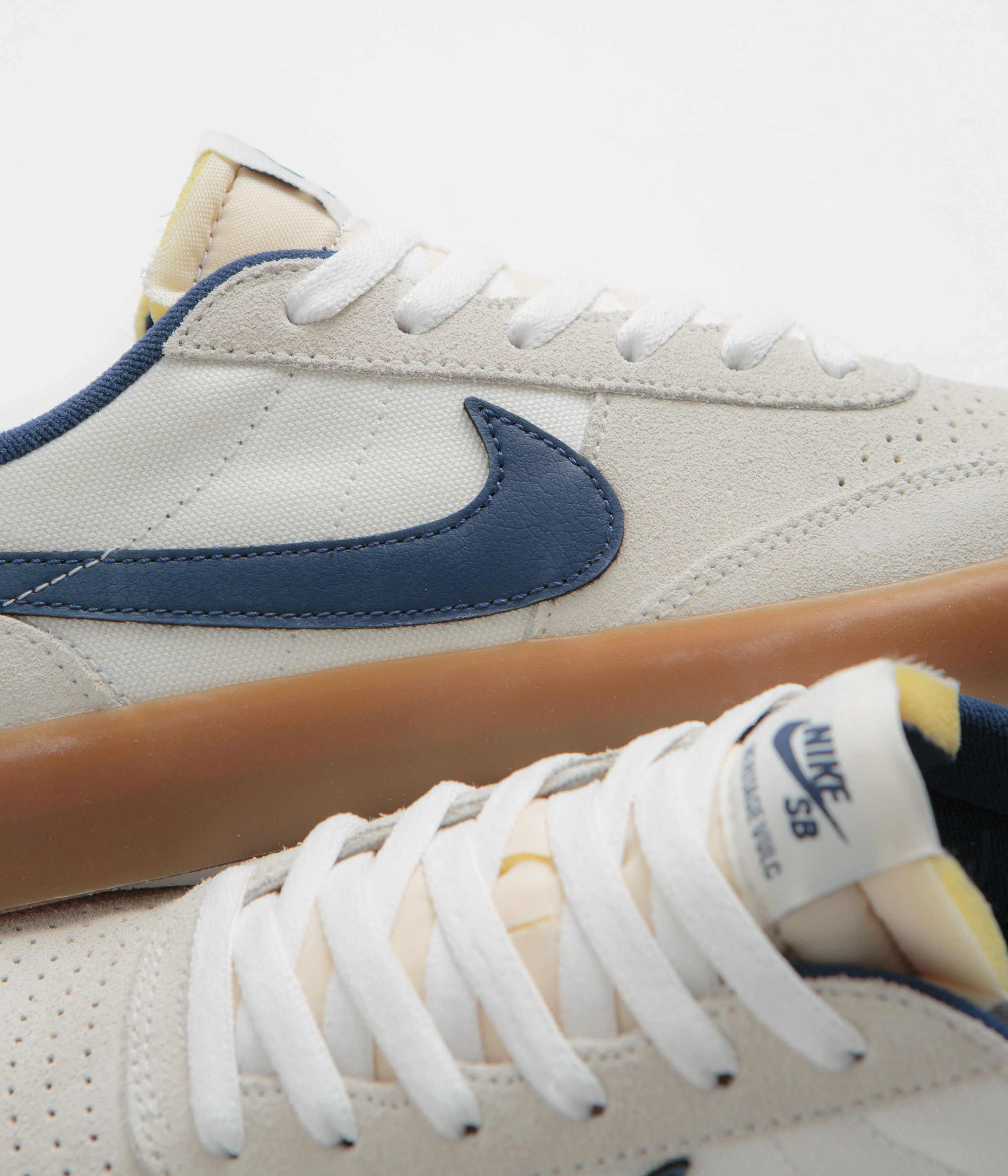 Nike SB Heritage Vulc Shoes - Summit White / Navy - White - Gum Light Brown - Image 3