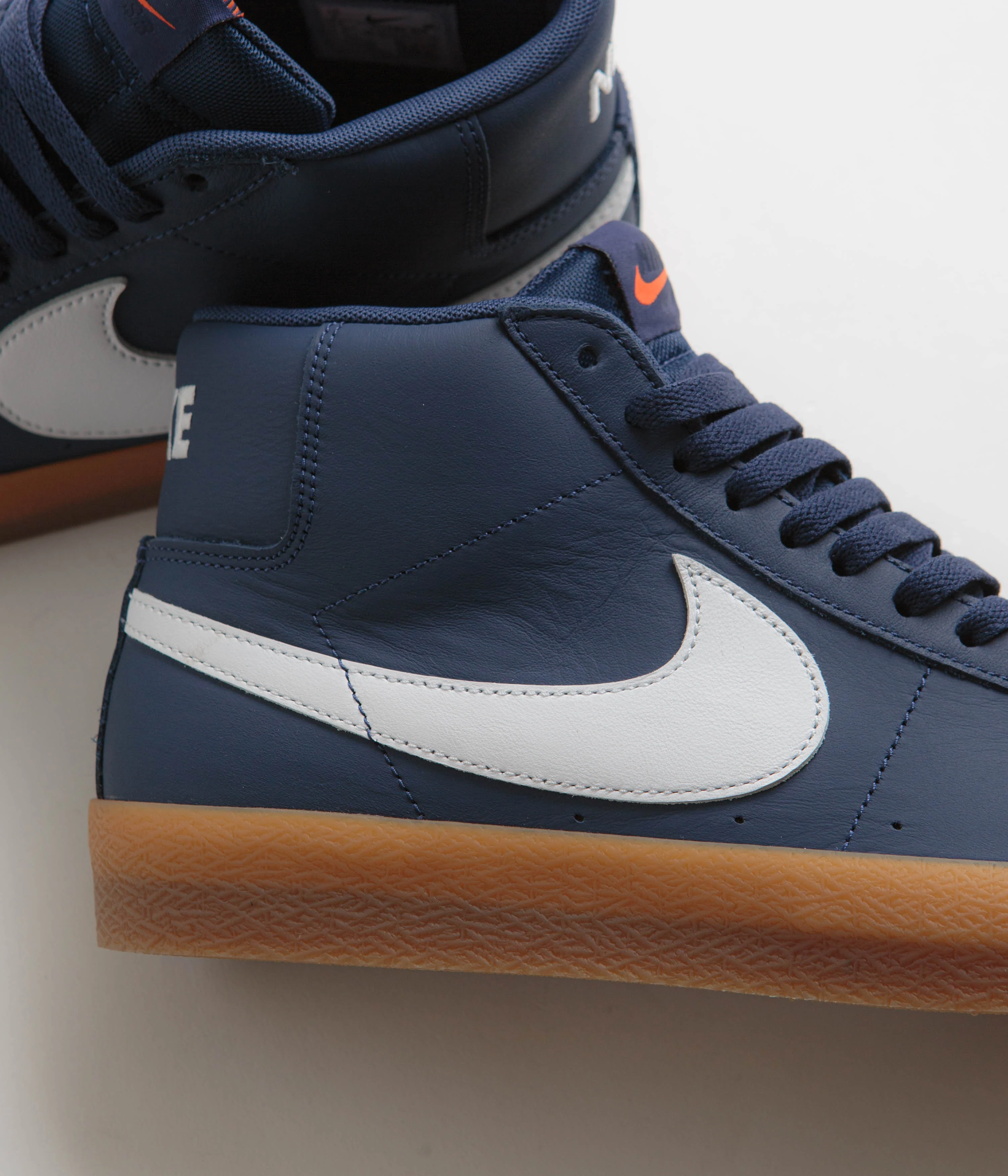 Nike SB Orange Label Blazer Mid Shoes - Navy / White - Navy - Gum Light Brown - Image 3