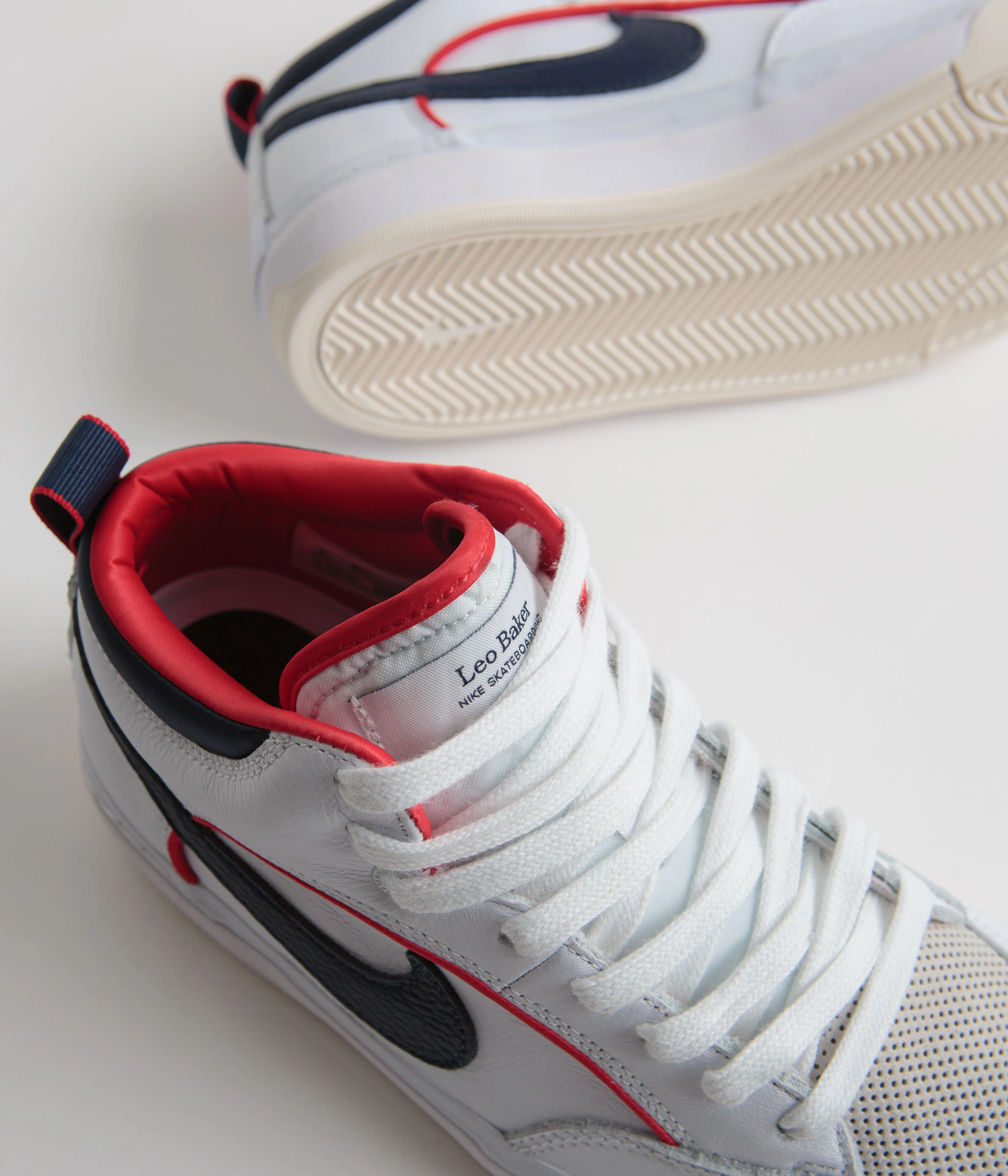 Nike SB React Leo Premium Shoes - White / Midnight Navy - University Red - White - Image 3