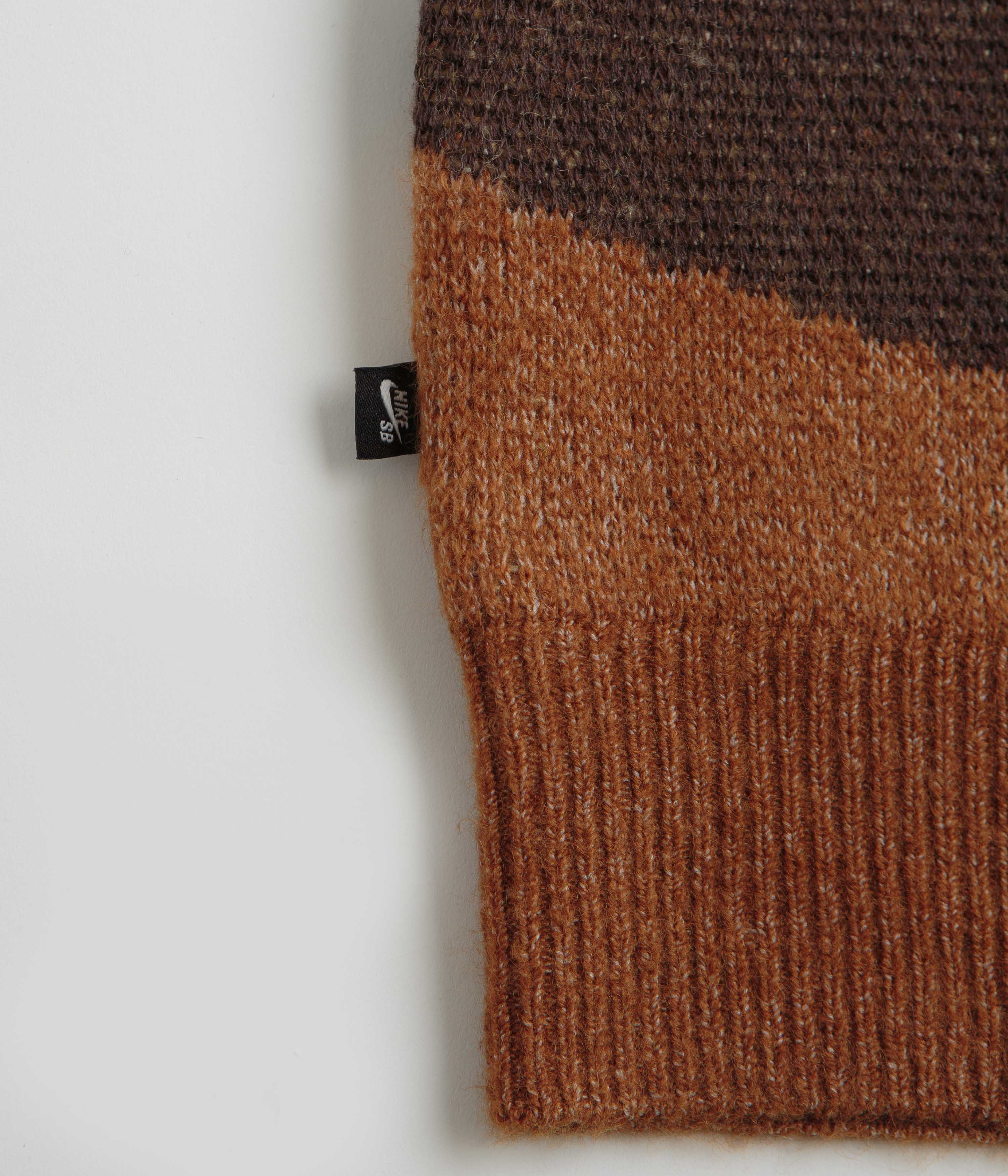 Nike SB Snake Sweater Vest - Celestial Gold / Light British Tan - Image 5