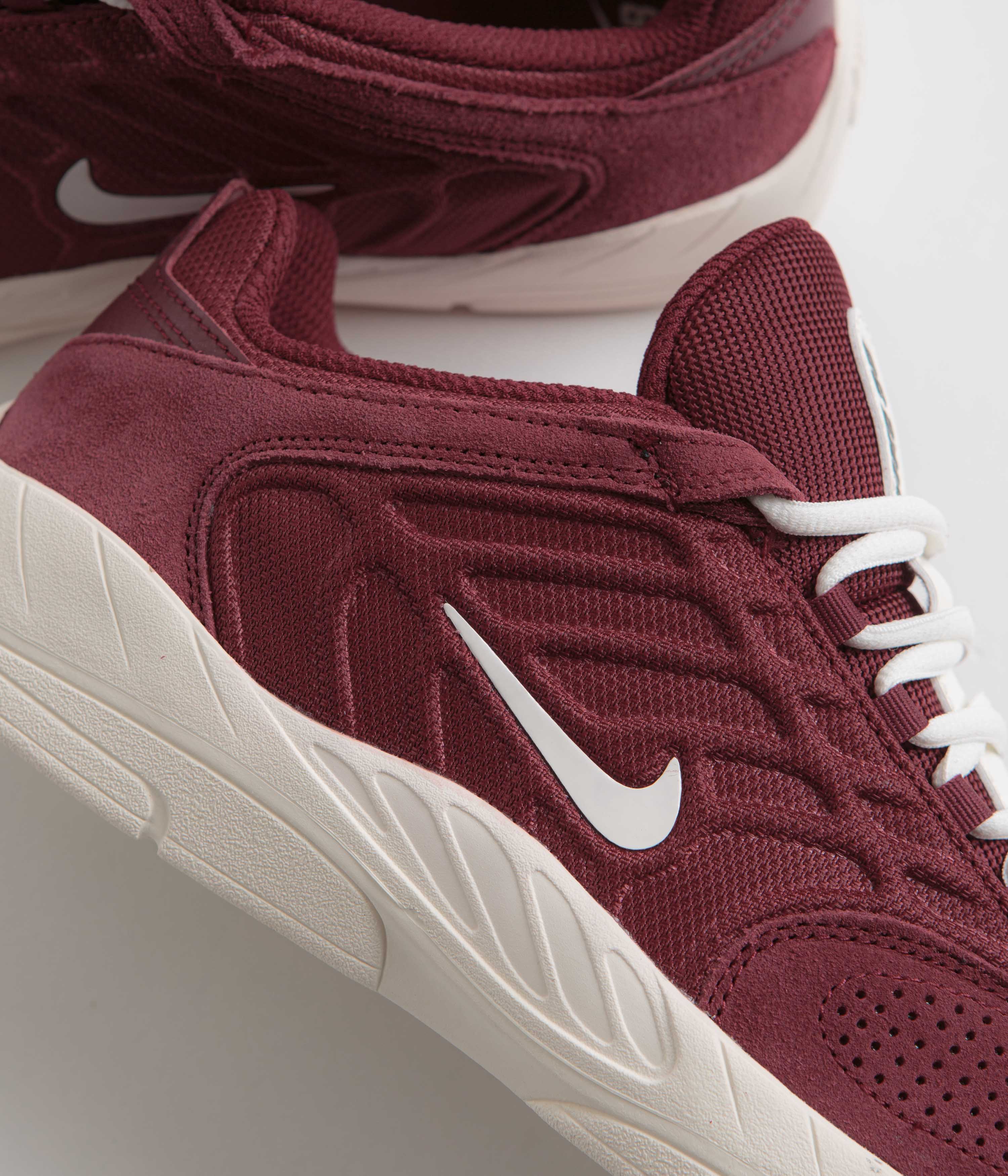 Nike SB Vertebrae Shoes - Team Red / Sail - Team Red - Sail - Image 4