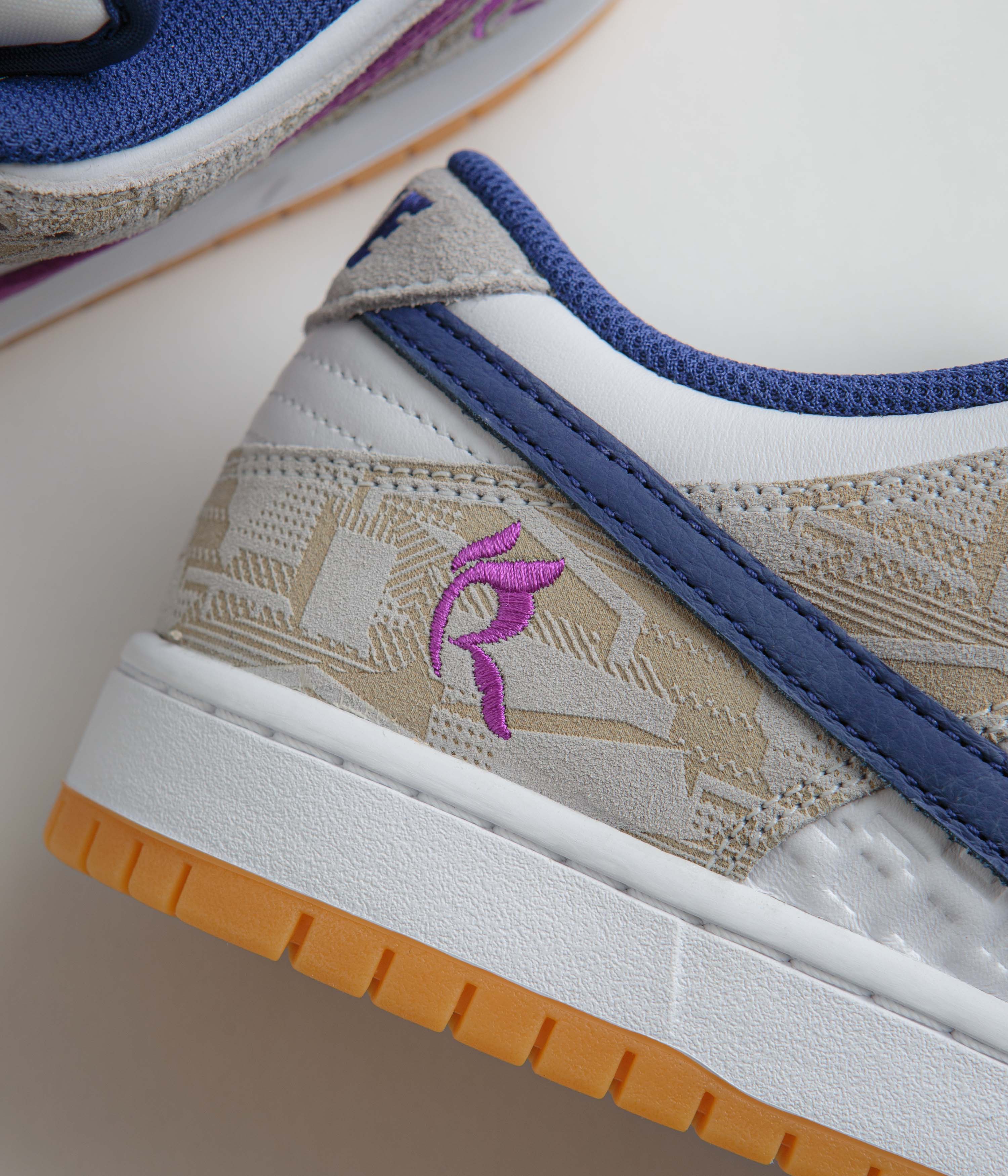 Nike SB x Rayssa Leal Dunk Low Premium Shoes - Pure Platinum / Deep Royal Blue - Image 3