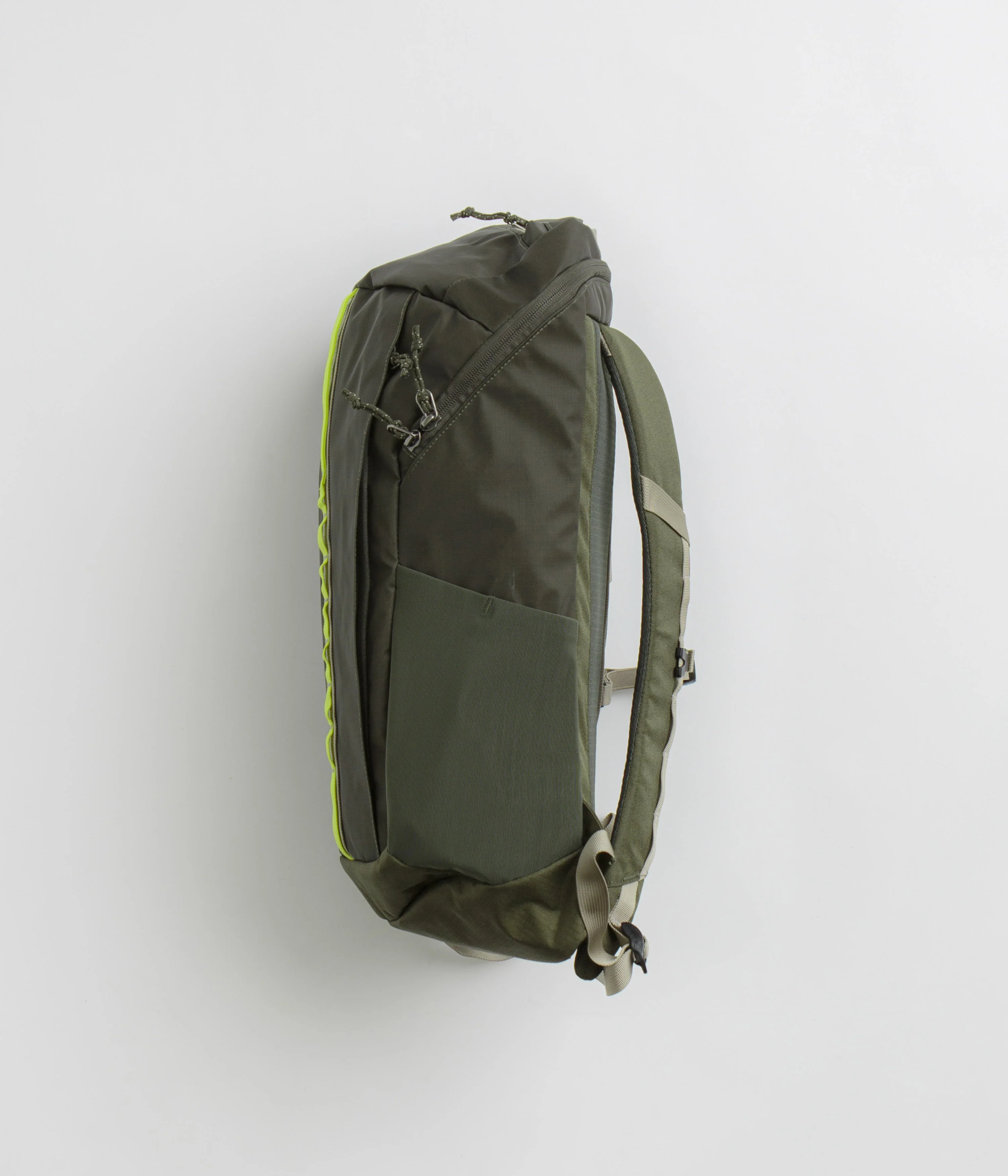 Patagonia Black Hole Backpack 25L - Pine Needle Green - Image 2