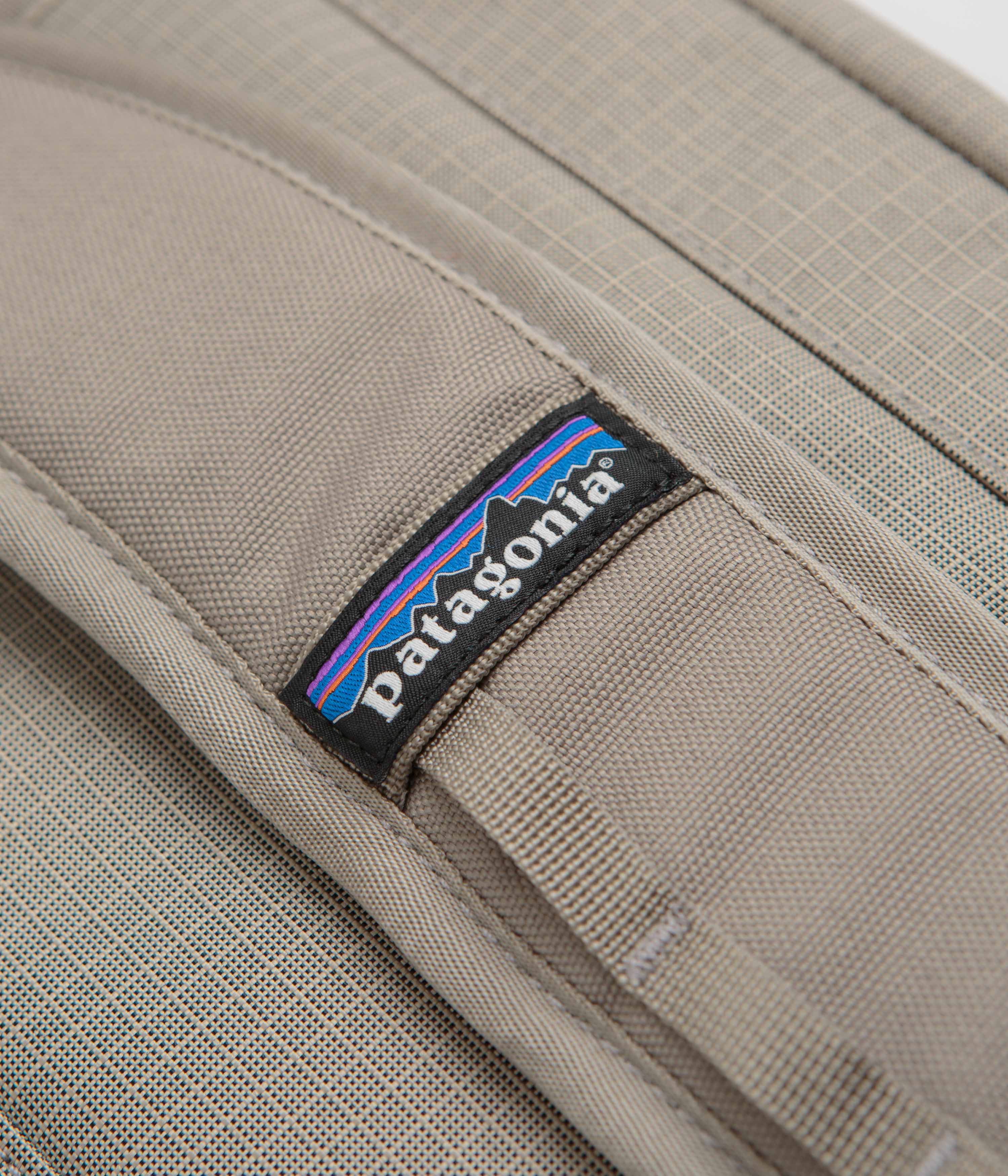 Patagonia Black Hole MLC Bag - Seabird Grey - Image 7