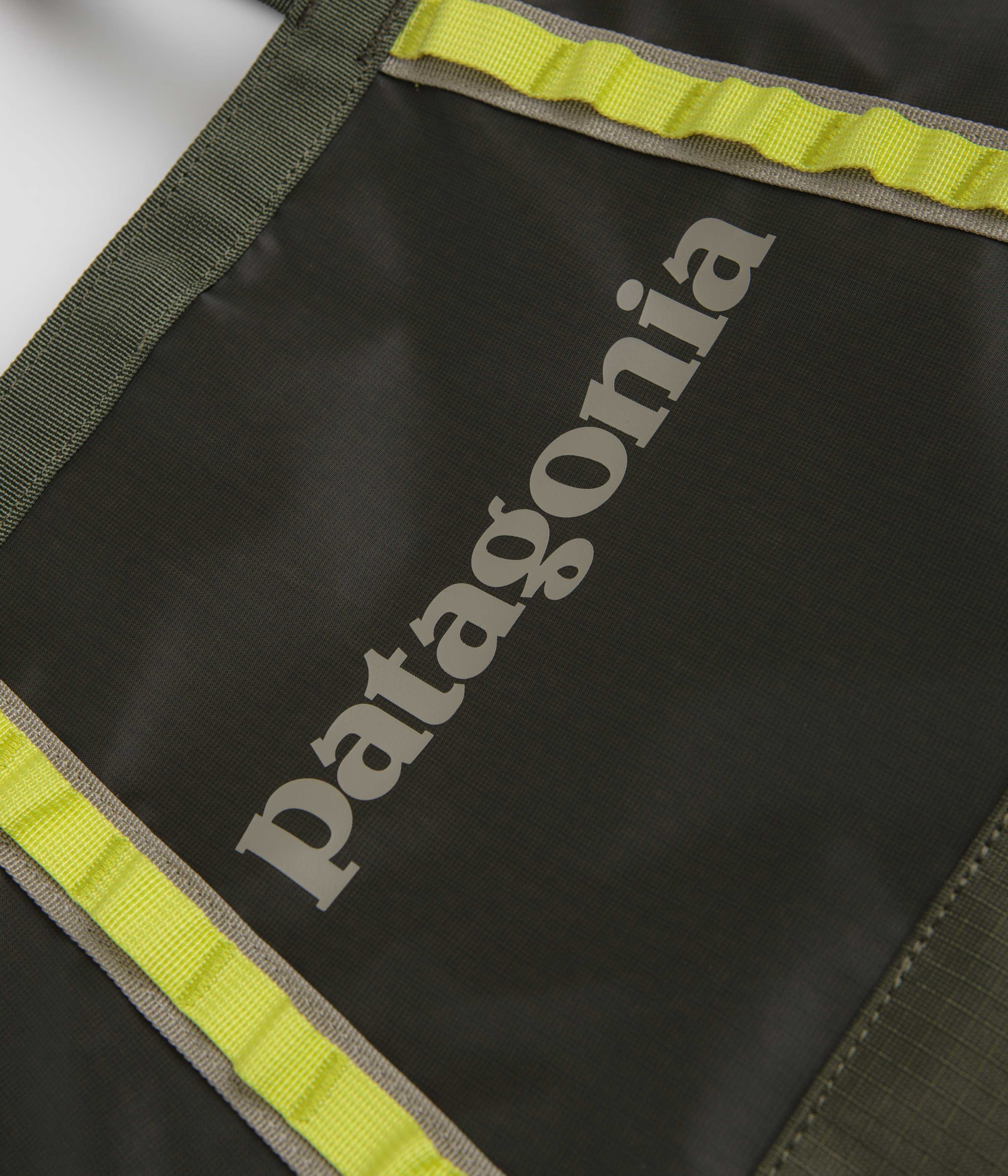 Patagonia Black Hole Tote 25L - Pine Needle Green - Image 2
