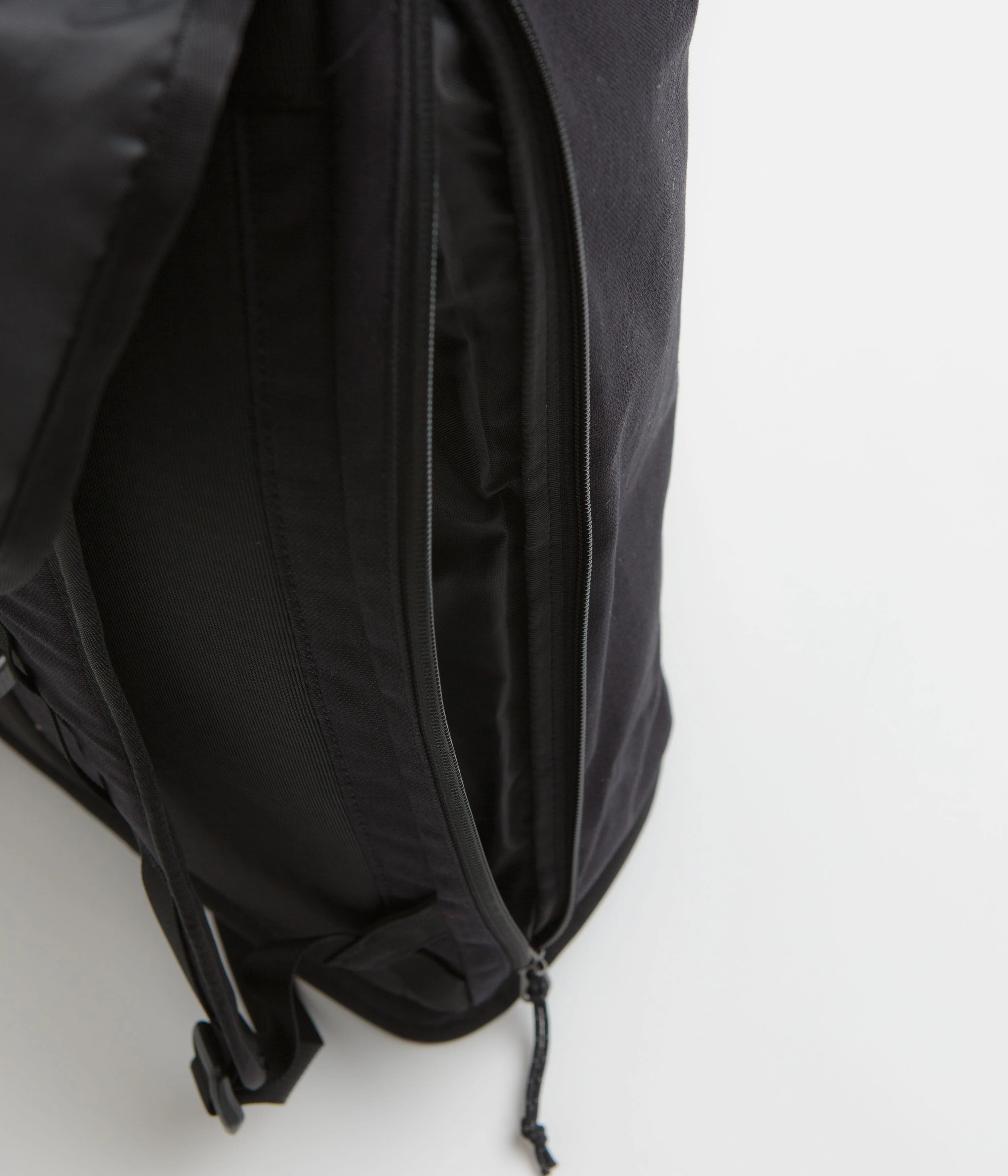 Patagonia Fieldsmith Lid Pack 28L - Black - Image 8