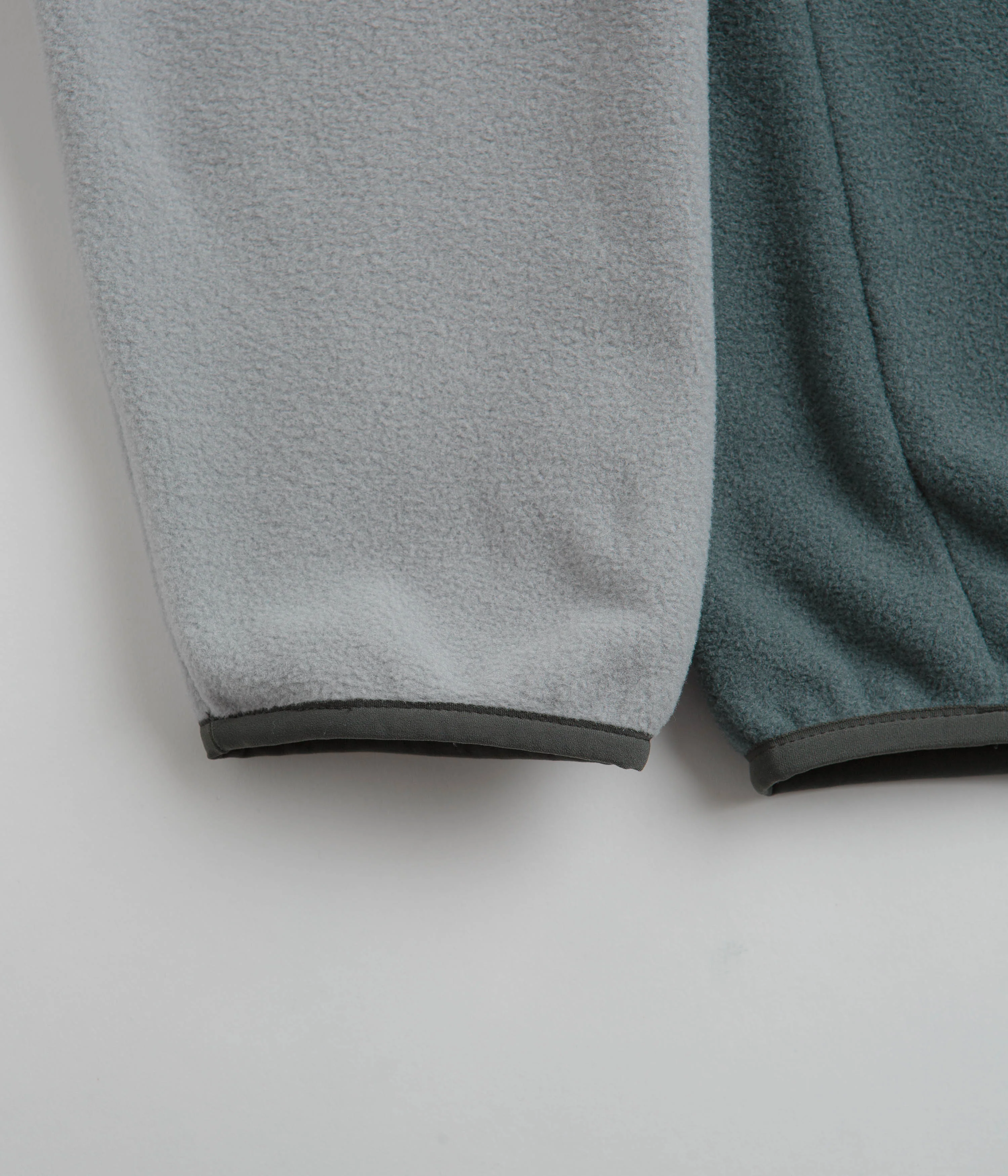 Patagonia Microdini 1/2 Zip Pullover Fleece - Nouveau Green / Salt Grey - Image 2