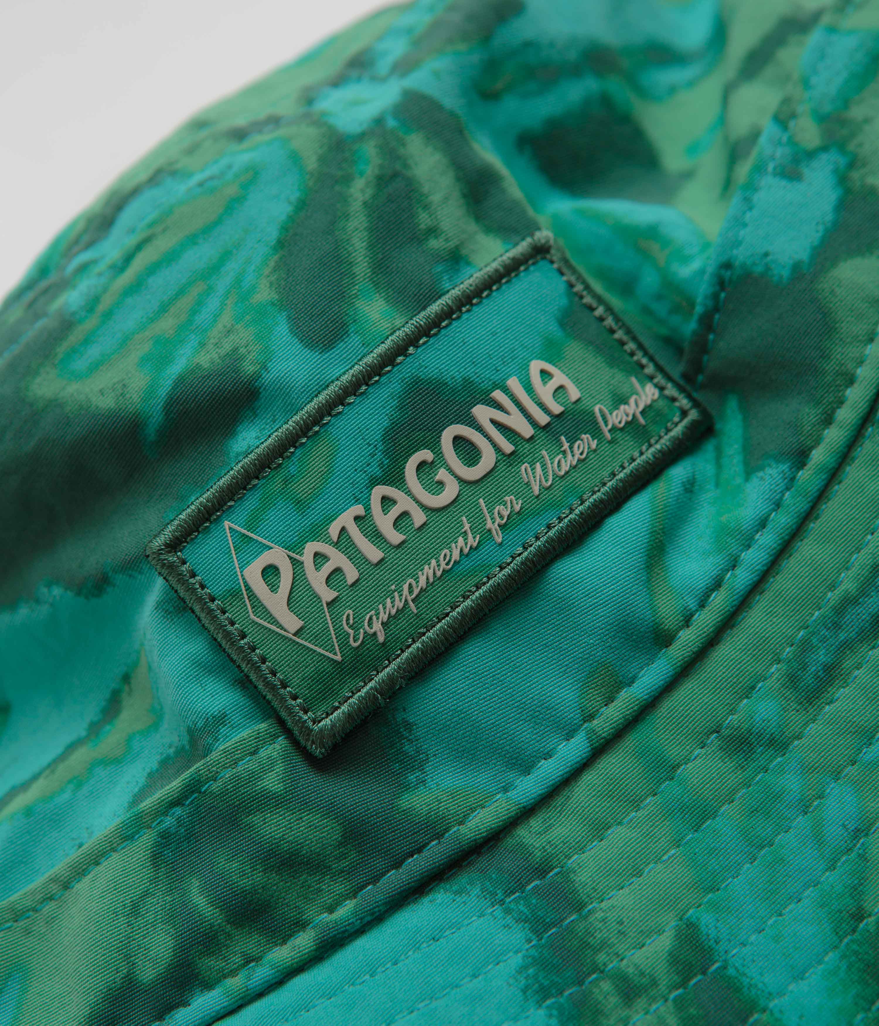 Patagonia Wavefarer Bucket Hat - Water People Banner: Cliffs and Waves Conifer Green - Image 2
