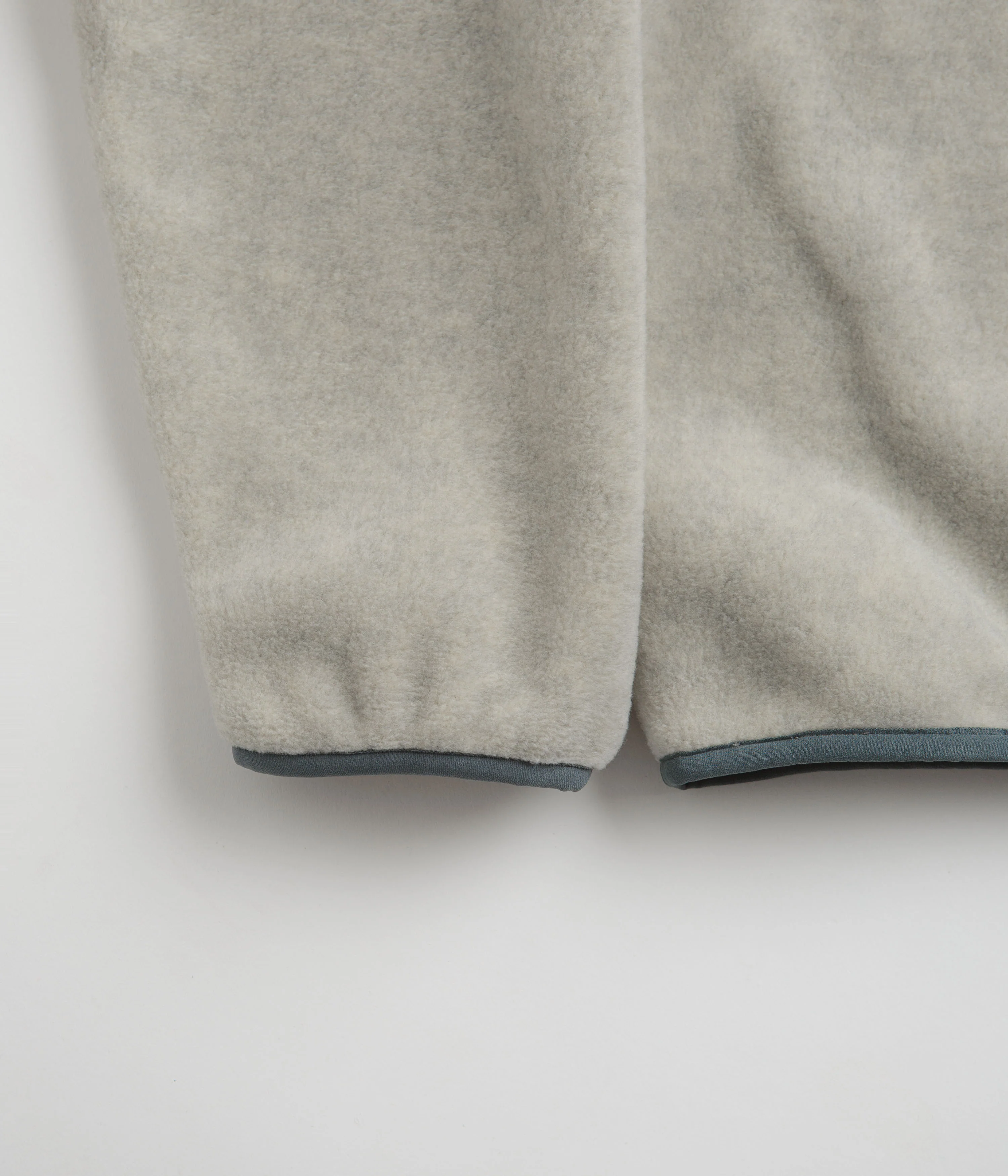 Patagonia Womens Synchilla Snap-T Pullover Fleece - Oatmeal Heather / Nouveau Green - Image 2