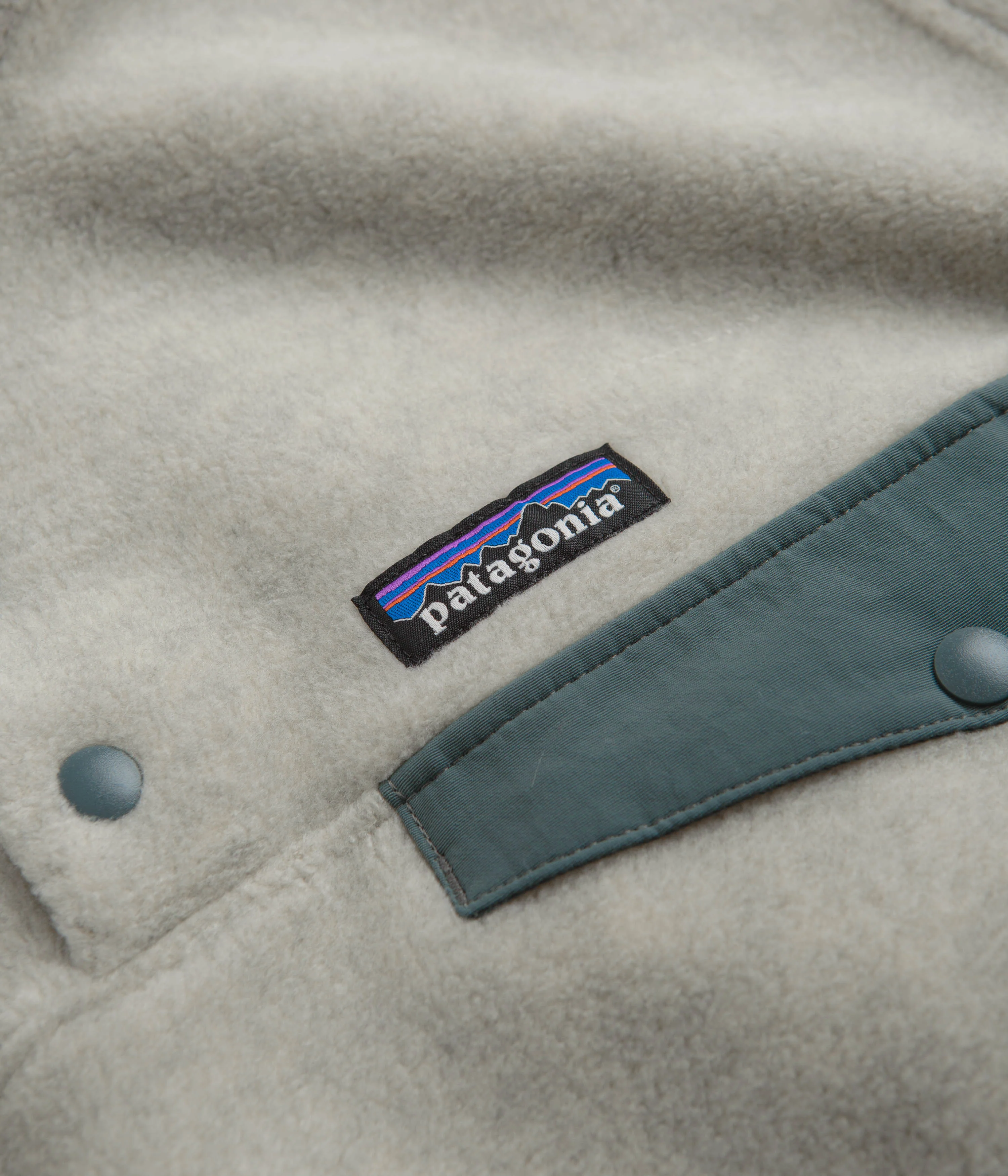 Patagonia Womens Synchilla Snap-T Pullover Fleece - Oatmeal Heather / Nouveau Green - Image 3