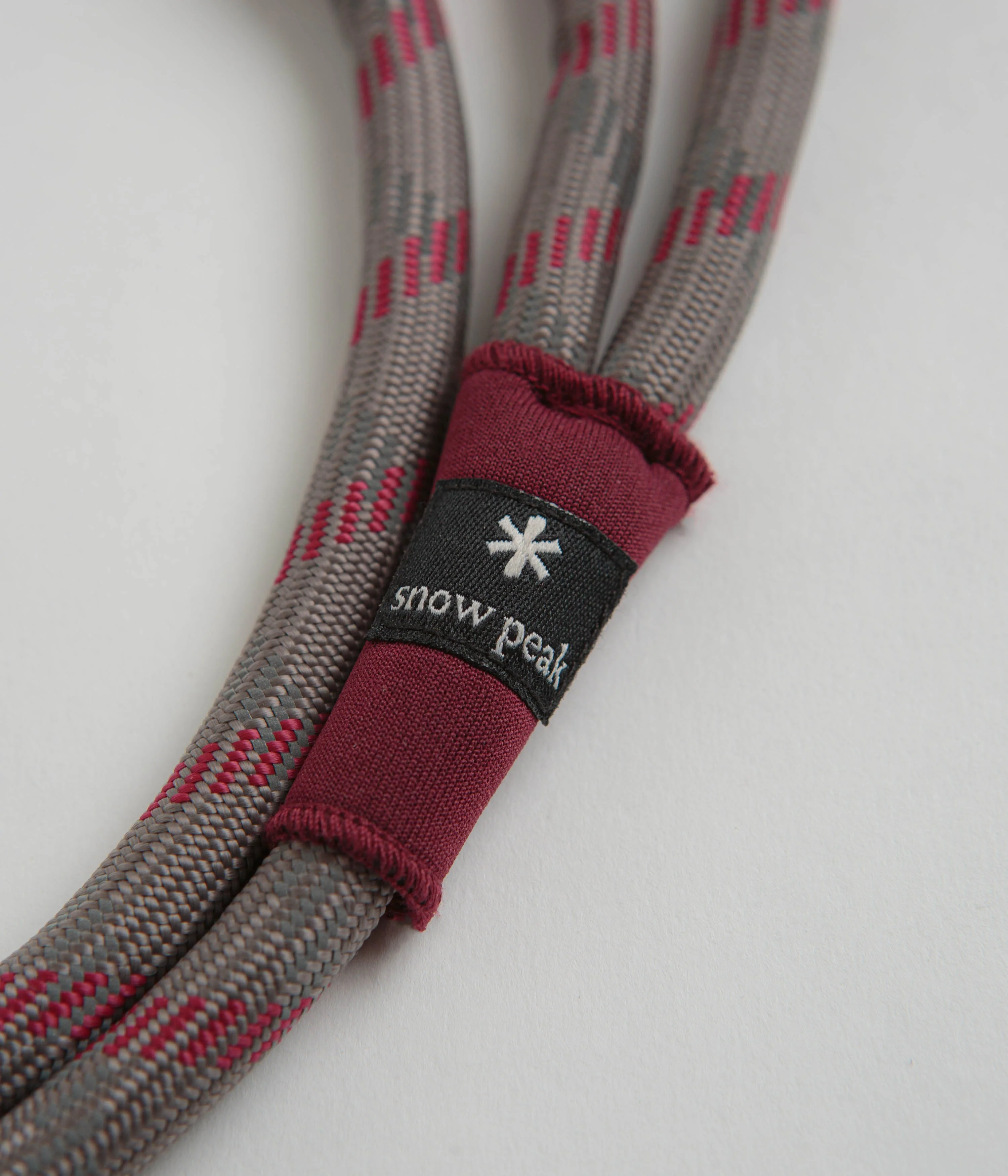 Snow Peak Rope Medium Dog Lead - Grey / Red - Image 2