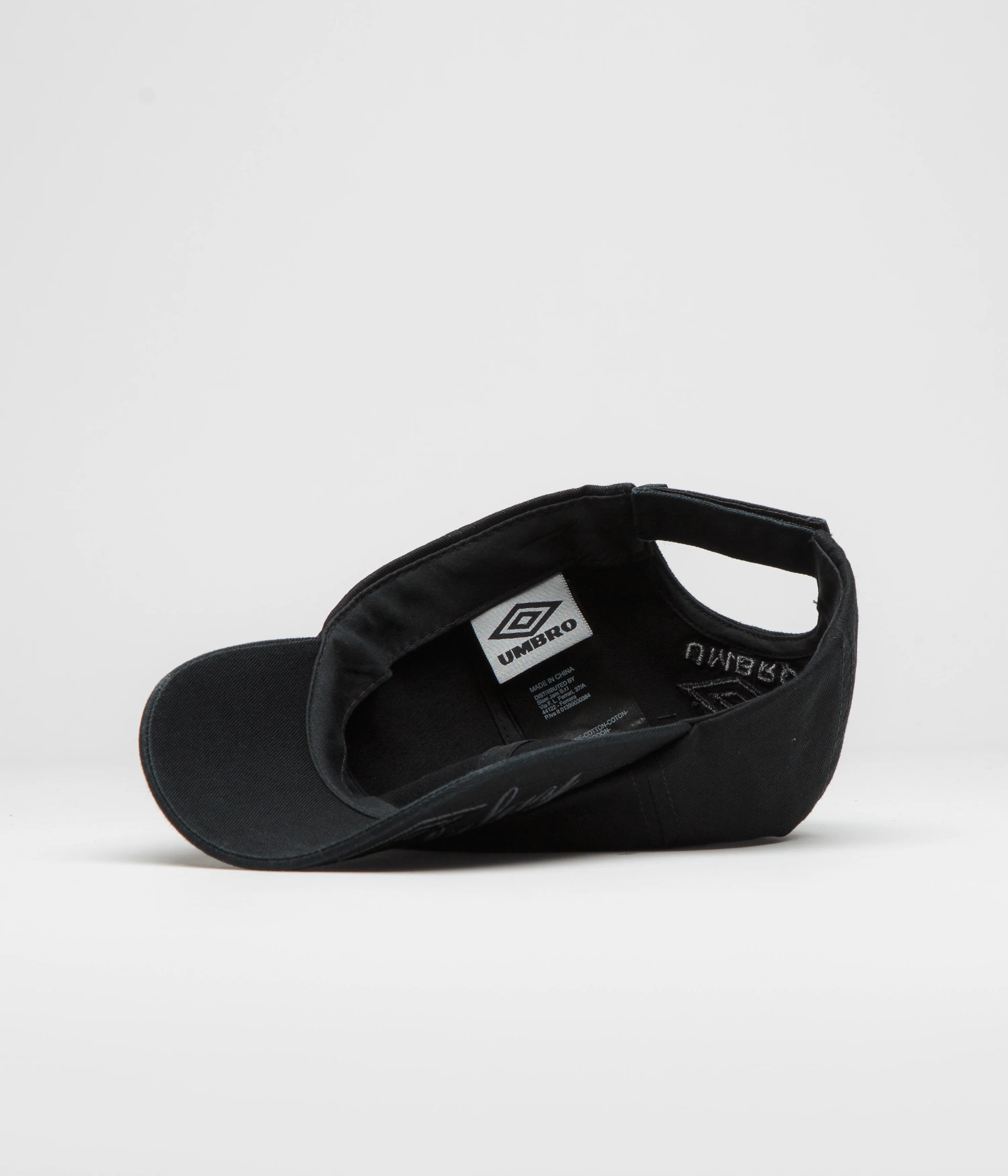 Umbro Hazard Cap - Black - Image 4
