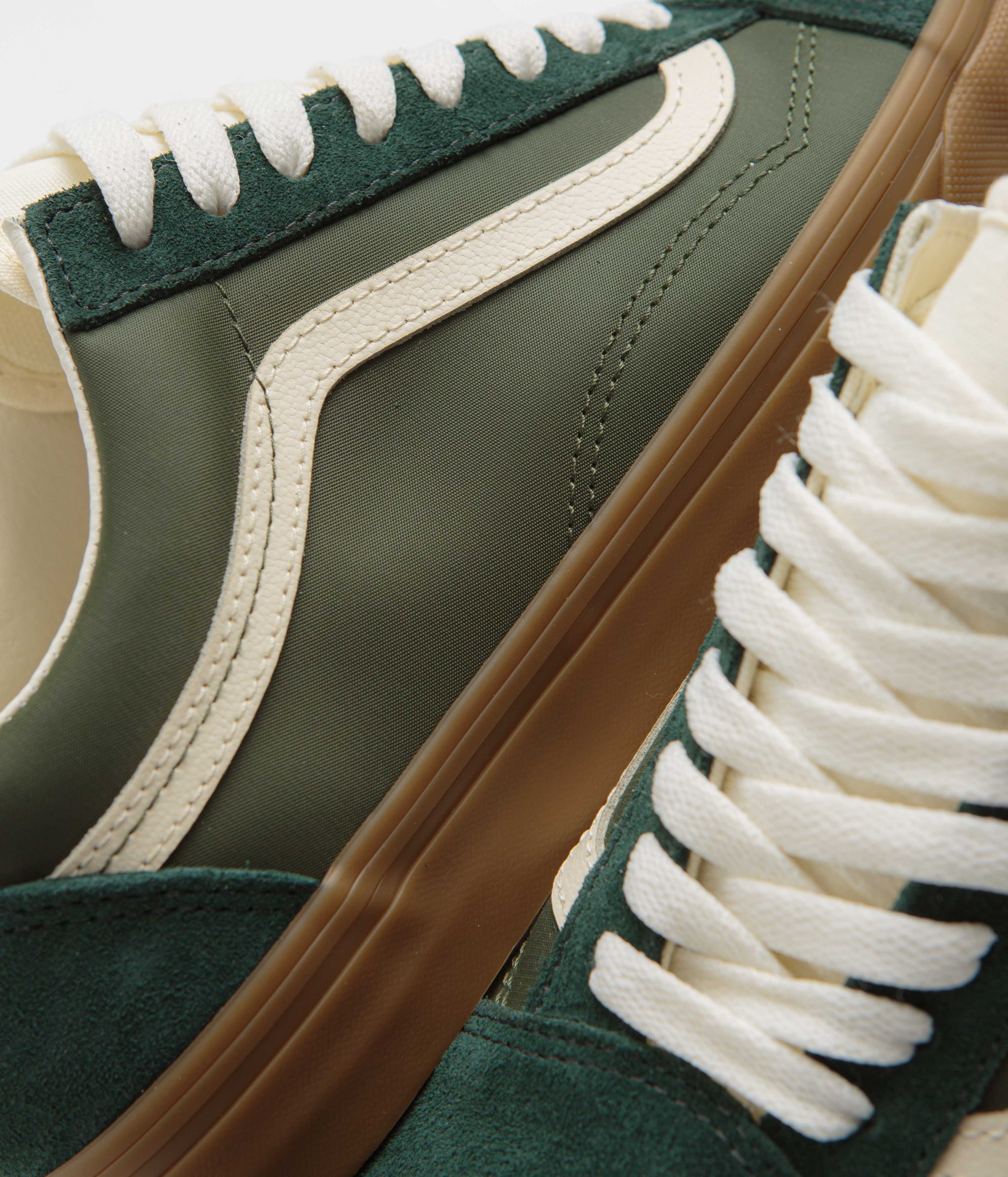 Vans Old Skool Shoes - Sporty Green / Gum - Image 3