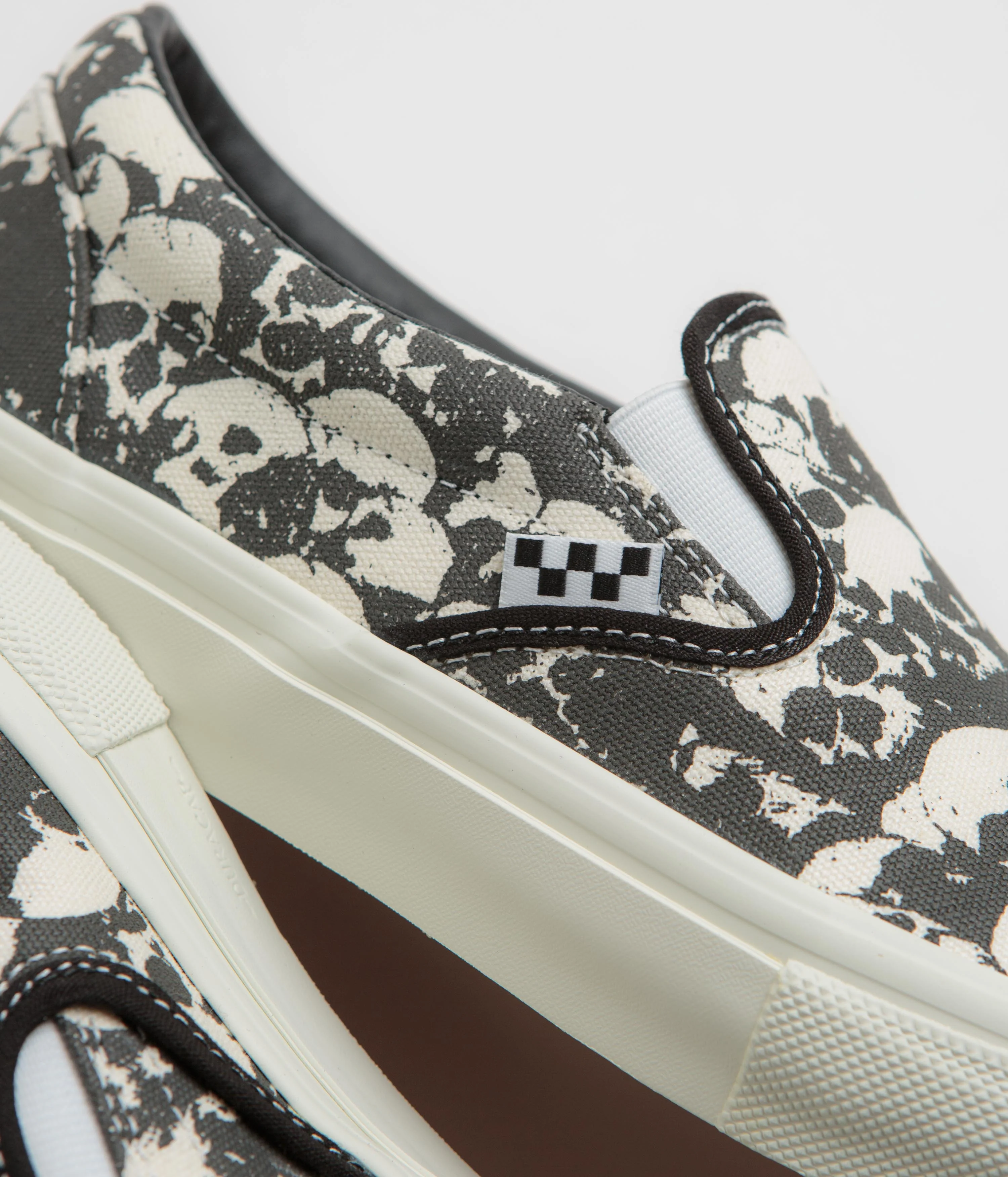 Vans Skate Slip-On Shoes - Skull Pile Black / White / Gum - Image 3