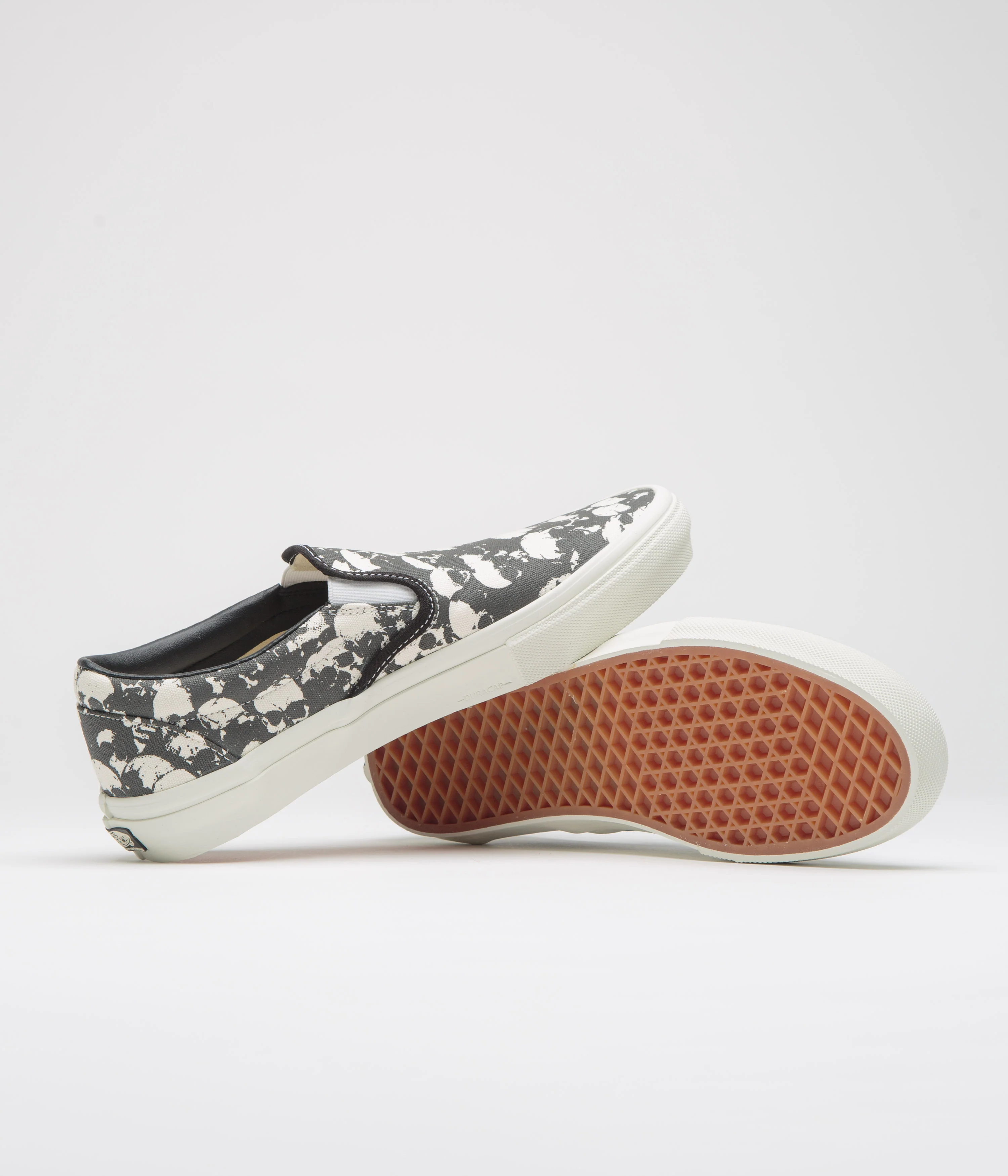 Vans Skate Slip-On Shoes - Skull Pile Black / White / Gum - Image 5