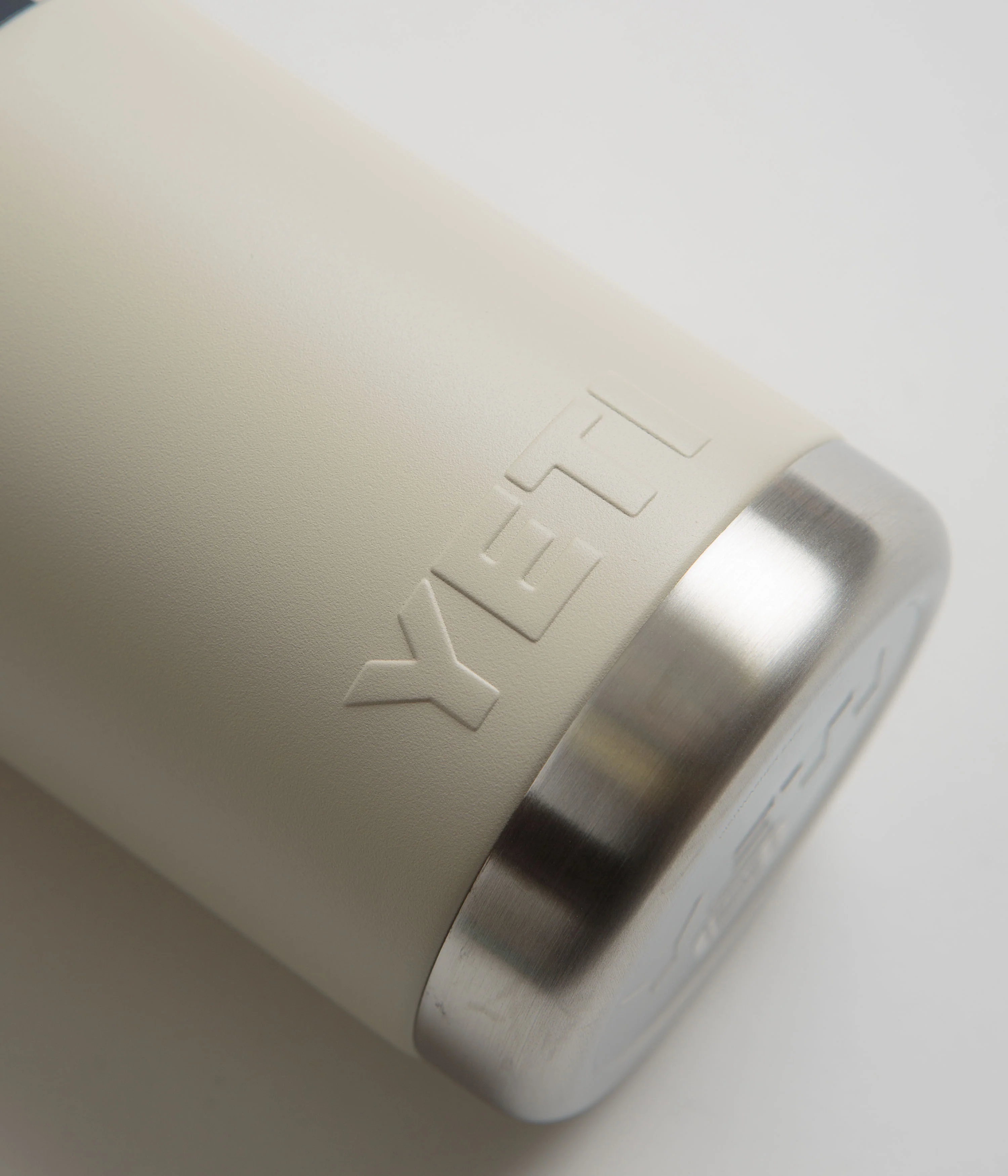 Yeti Rambler Bottle V2 26oz - Cape Taupe - Image 3