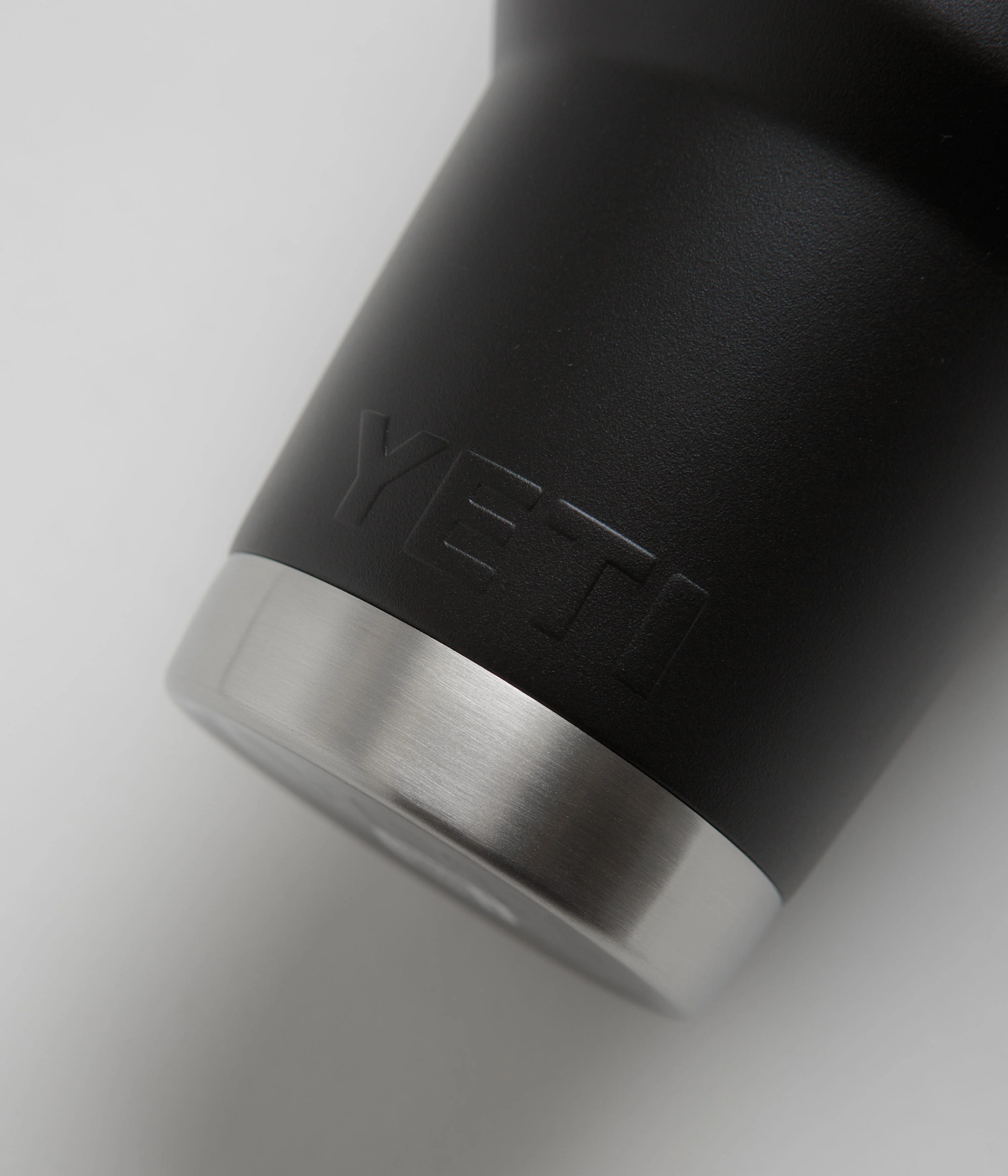 Yeti Rambler Tumbler V2 30oz - Black - Image 4