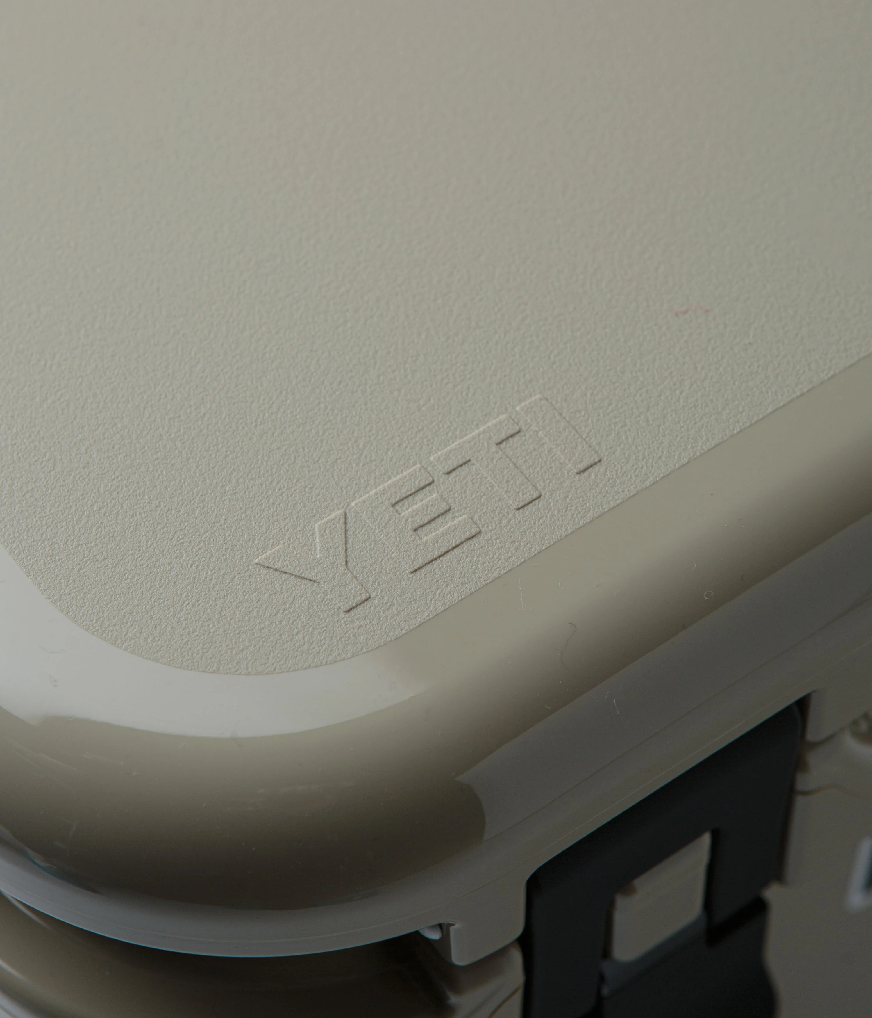 Yeti Roadie 24 Hard Cooler - Tan - Image 4