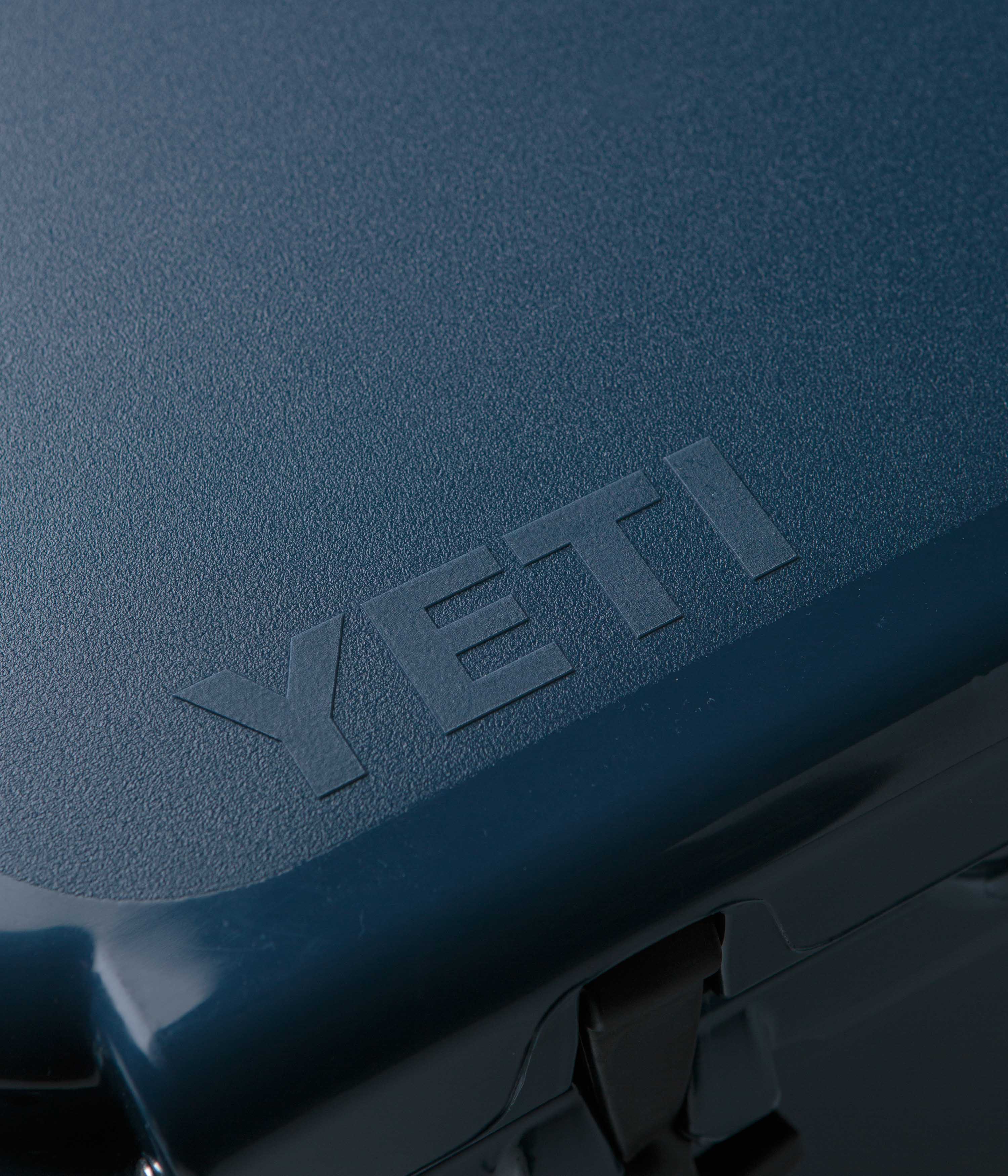 Yeti Tundra 35 Hard Cooler - Navy - Image 4